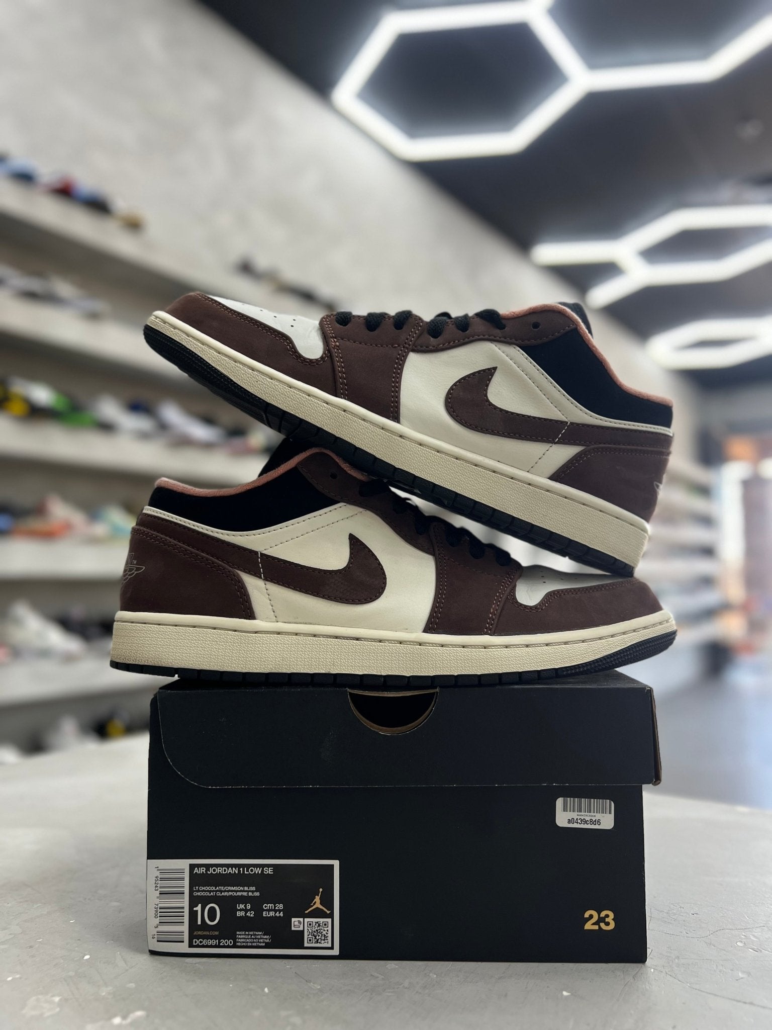 Jordan 1 Low Mocha Sz 10 (PREOWNED) – Restock Ave