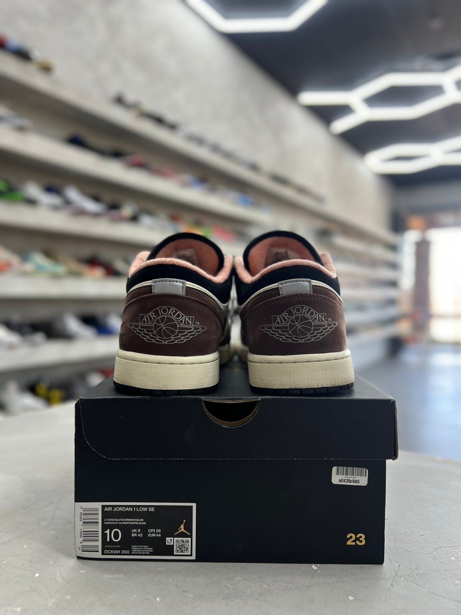 Jordan 1 Low Mocha Sz 10 (PREOWNED) – Restock Ave