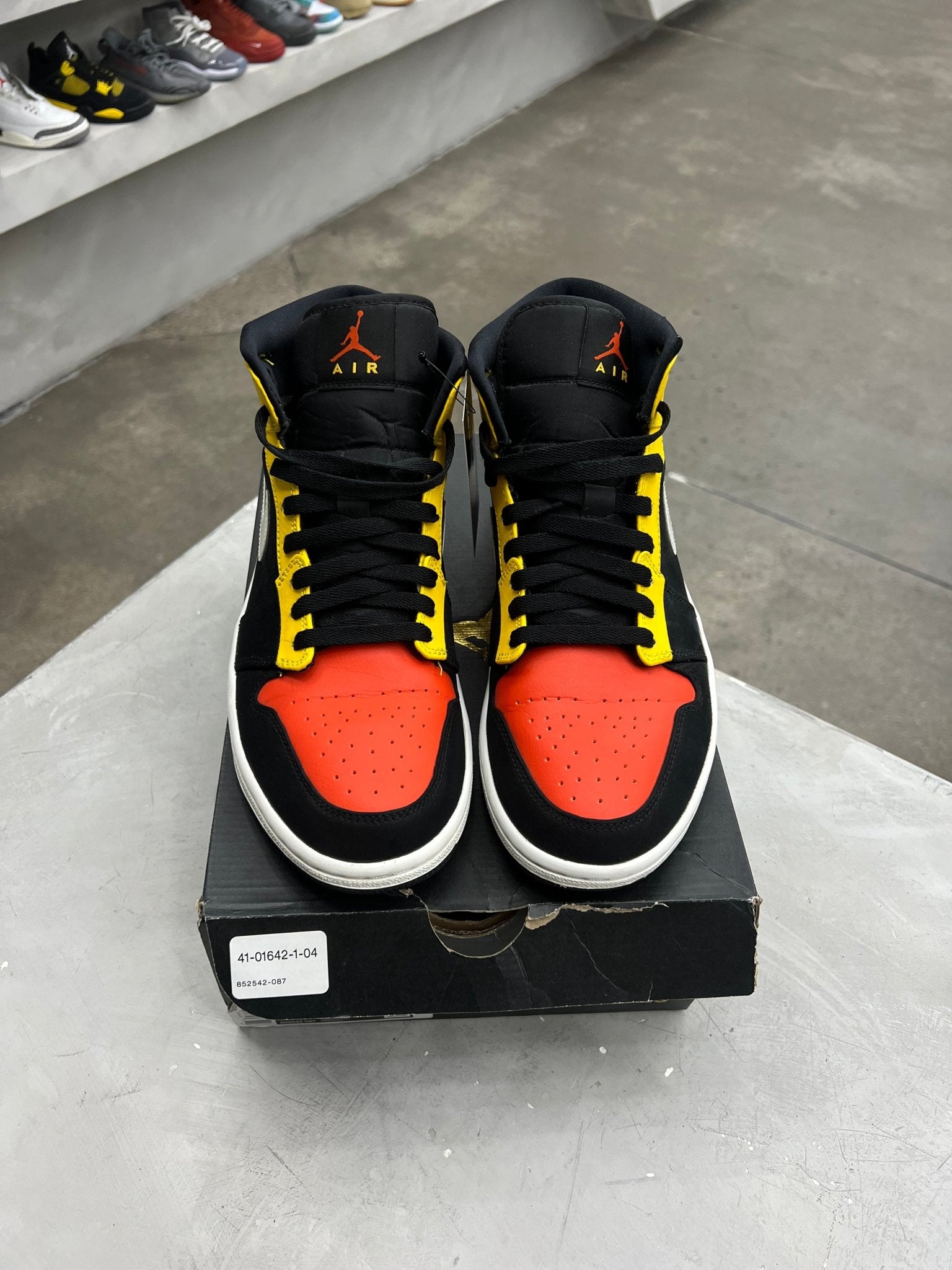 Jordan 1 Mid Black Amarillo Orange Sz 9 (PREOWNED) - Restock AveJordan 1 Mid Black Amarillo Orange Sz 9 (PREOWNED)Restock AveRestock Ave9Restock Ave