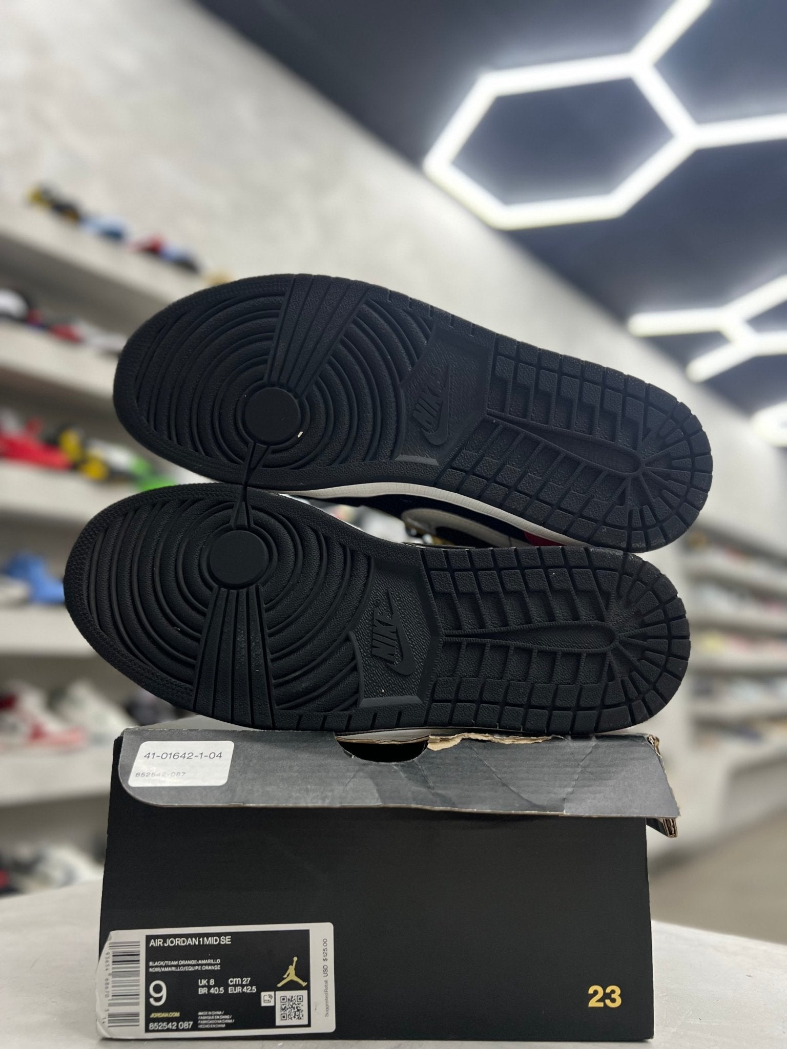 Jordan 1 Mid Black Amarillo Orange Sz 9 (PREOWNED) - Restock AveJordan 1 Mid Black Amarillo Orange Sz 9 (PREOWNED)Restock AveRestock Ave9Restock Ave