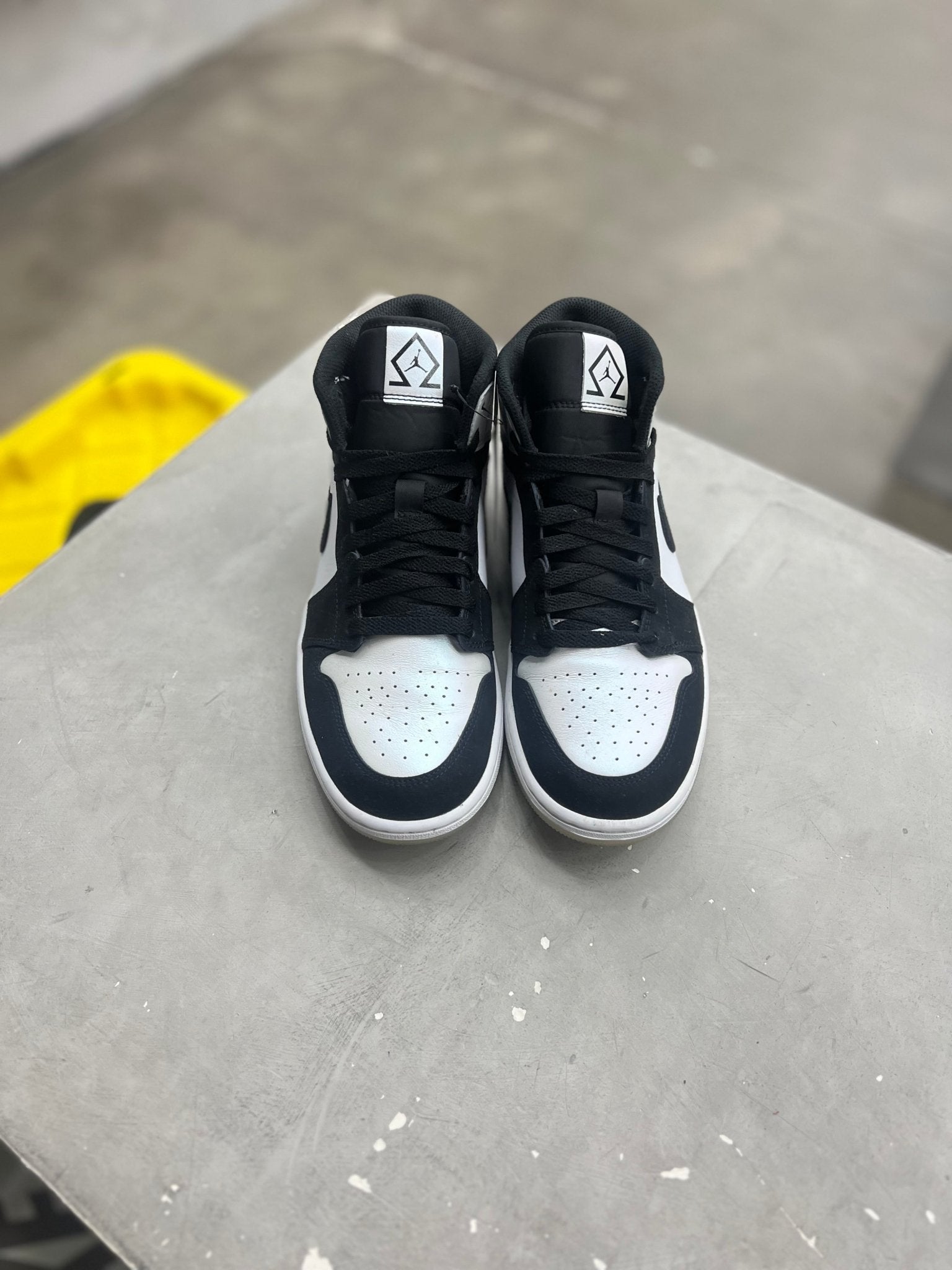 Jordan 1 Mid Diamond Shorts Sz 8.5 (PREOWNED) (NO BOX) - Restock AveJordan 1 Mid Diamond Shorts Sz 8.5 (PREOWNED) (NO BOX)Restock AveRestock Ave8.515095923Restock Ave