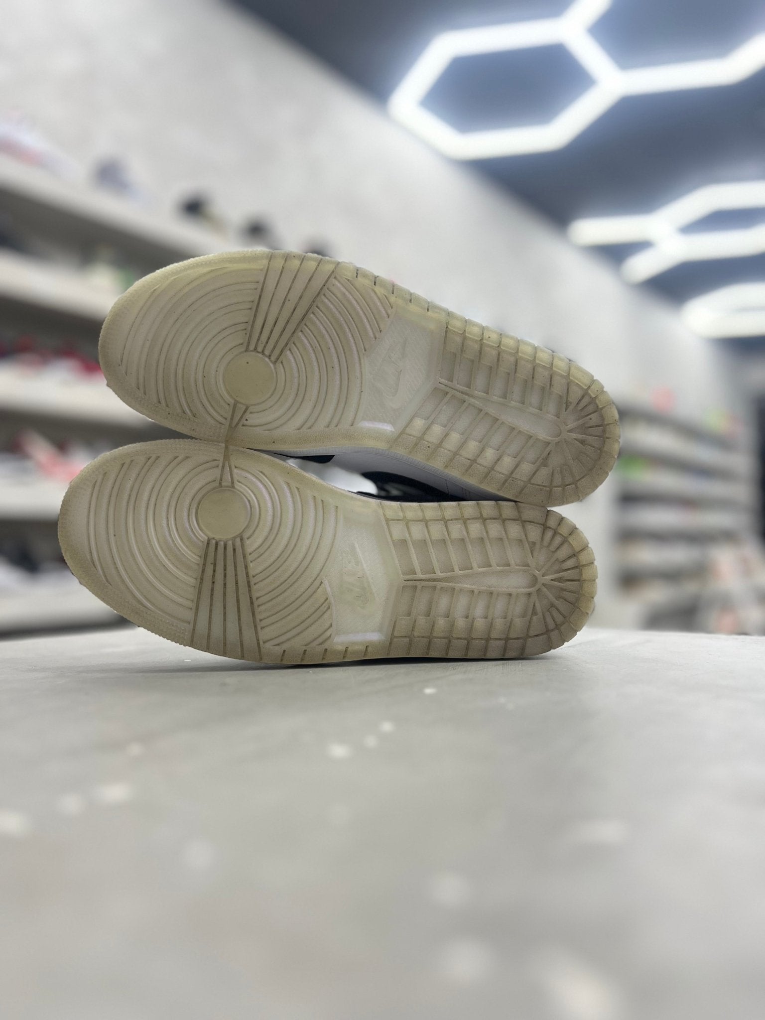 Jordan 1 Mid Diamond Shorts Sz 8.5 (PREOWNED) (NO BOX) - Restock AveJordan 1 Mid Diamond Shorts Sz 8.5 (PREOWNED) (NO BOX)Restock AveRestock Ave8.515095923Restock Ave