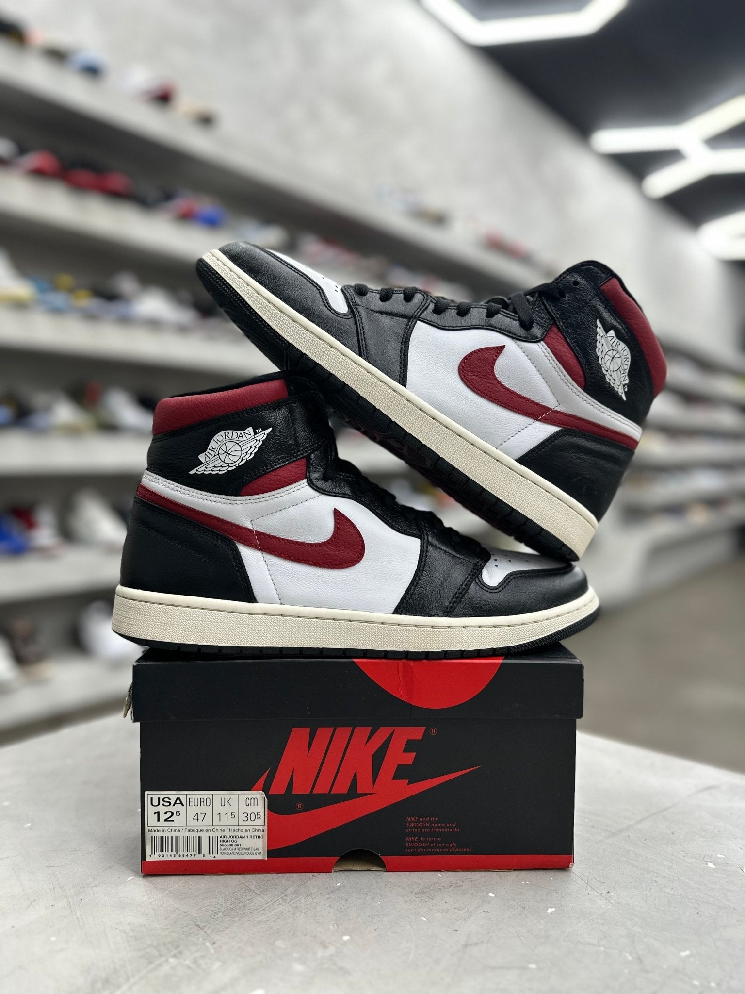 Jordan 1 Retro High Black Gym Red Sz 12.5 (PREOWNED) - Restock AveJordan 1 Retro High Black Gym Red Sz 12.5 (PREOWNED)Restock AveRestock Ave12.5Restock Ave