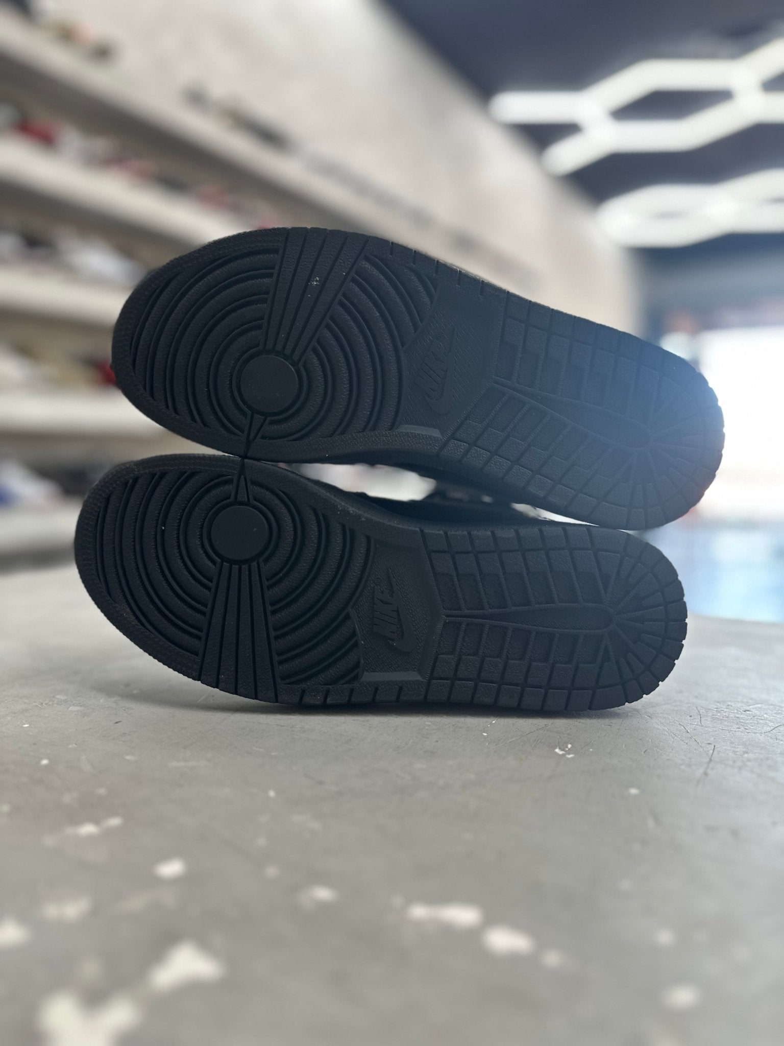 Jordan 1 Retro High Black Metallic Gold Sz 8.5 (PREOWNED)(NO BOX) - Restock AveJordan 1 Retro High Black Metallic Gold Sz 8.5 (PREOWNED)(NO BOX)Restock AveRestock Ave8.5Restock Ave