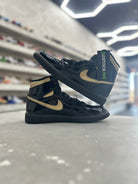Jordan 1 Retro High Black Metallic Gold Sz 8.5 (PREOWNED)(NO BOX) - Restock AveJordan 1 Retro High Black Metallic Gold Sz 8.5 (PREOWNED)(NO BOX)Restock AveRestock Ave8.5Restock Ave