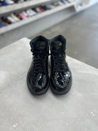 Jordan 1 Retro High Black Metallic Gold Sz 8.5 (PREOWNED)(NO BOX) - Restock AveJordan 1 Retro High Black Metallic Gold Sz 8.5 (PREOWNED)(NO BOX)Restock AveRestock Ave8.5Restock Ave