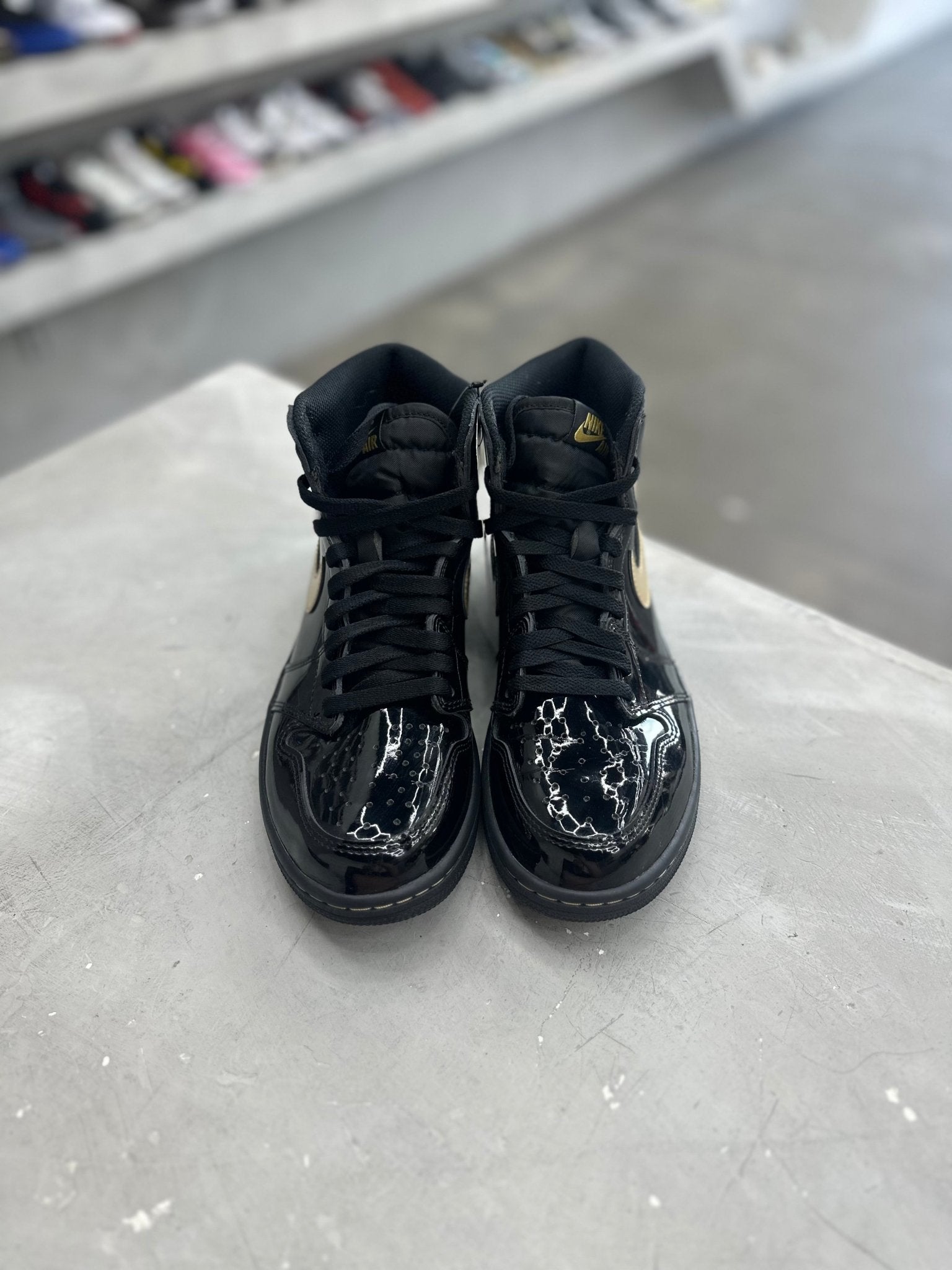 Jordan 1 Retro High Black Metallic Gold Sz 8.5 (PREOWNED)(NO BOX) - Restock AveJordan 1 Retro High Black Metallic Gold Sz 8.5 (PREOWNED)(NO BOX)Restock AveRestock Ave8.5Restock Ave