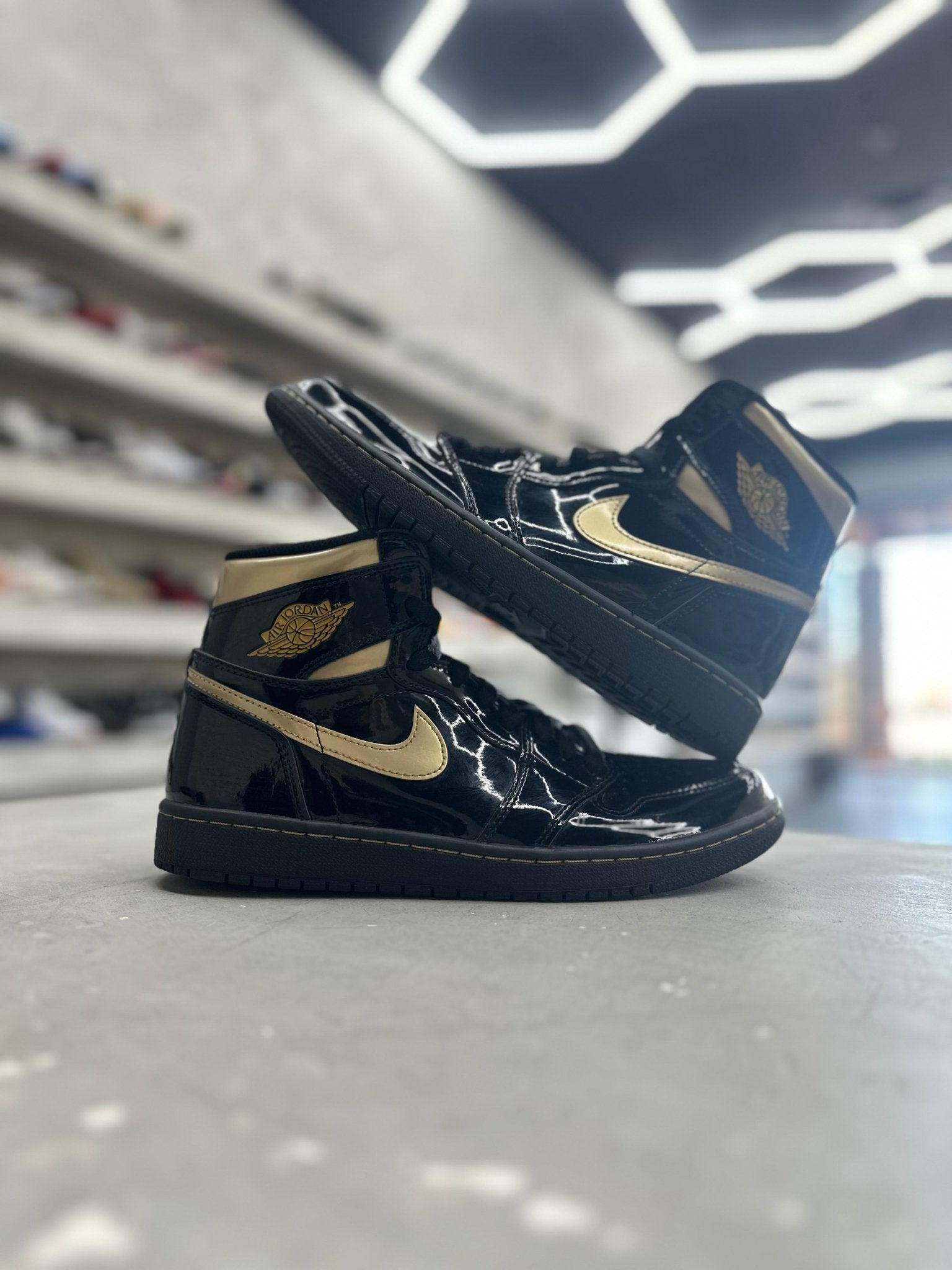 Jordan 1 Retro High Black Metallic Gold Sz 8.5 (PREOWNED)(NO BOX) - Restock AveJordan 1 Retro High Black Metallic Gold Sz 8.5 (PREOWNED)(NO BOX)Restock AveRestock Ave8.5Restock Ave