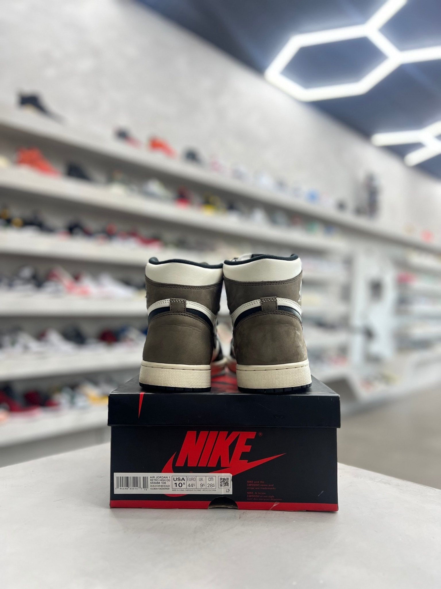 Jordan 1 Retro High Dark Mocha SZ 10.5 (PREOWNED) - Restock AveJordan 1 Retro High Dark Mocha SZ 10.5 (PREOWNED)Restock AveRestock Ave10.555452787Restock Ave