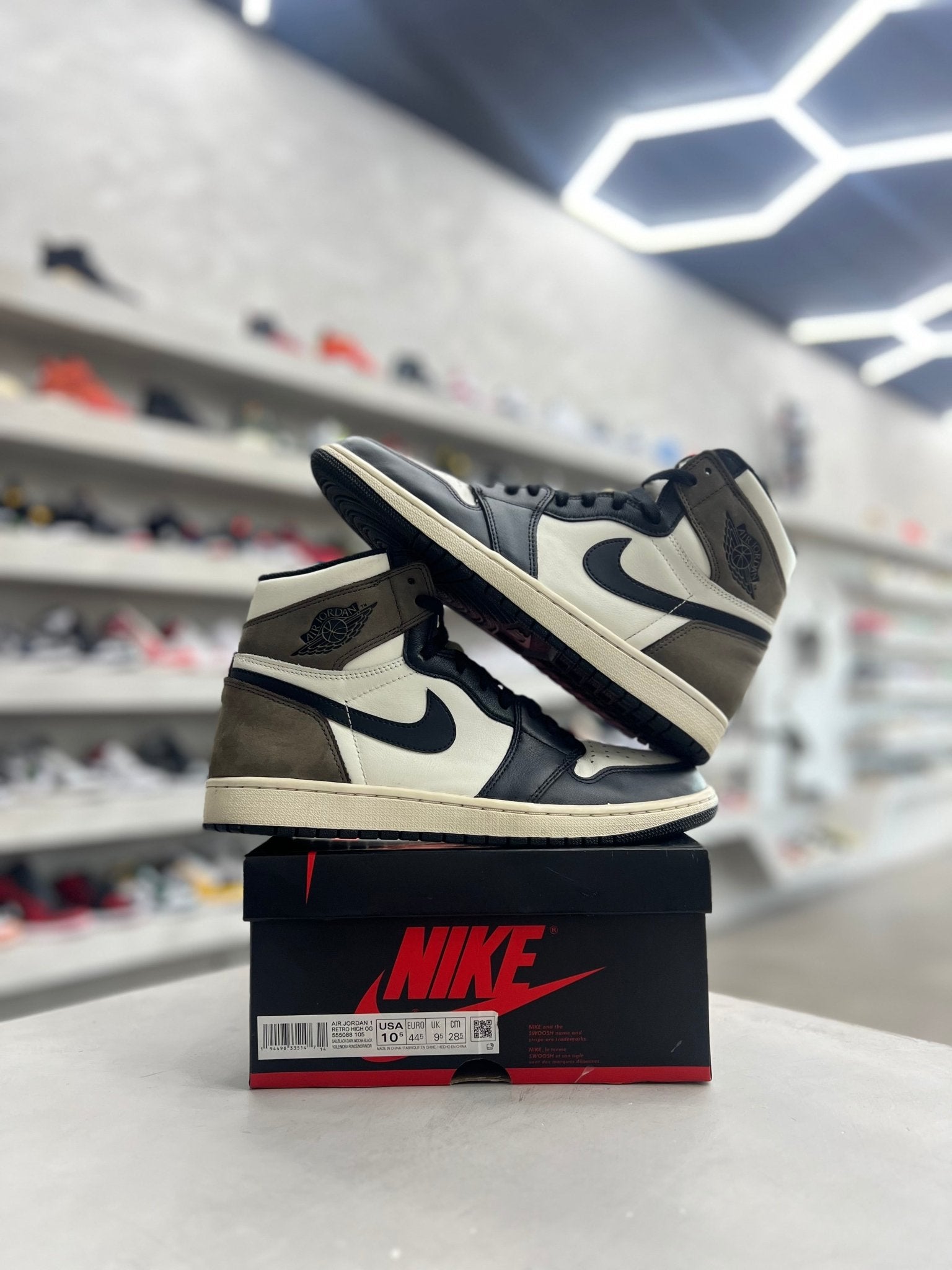 Jordan 1 Retro High Dark Mocha SZ 10.5 (PREOWNED) - Restock AveJordan 1 Retro High Dark Mocha SZ 10.5 (PREOWNED)Restock AveRestock Ave10.555452787Restock Ave