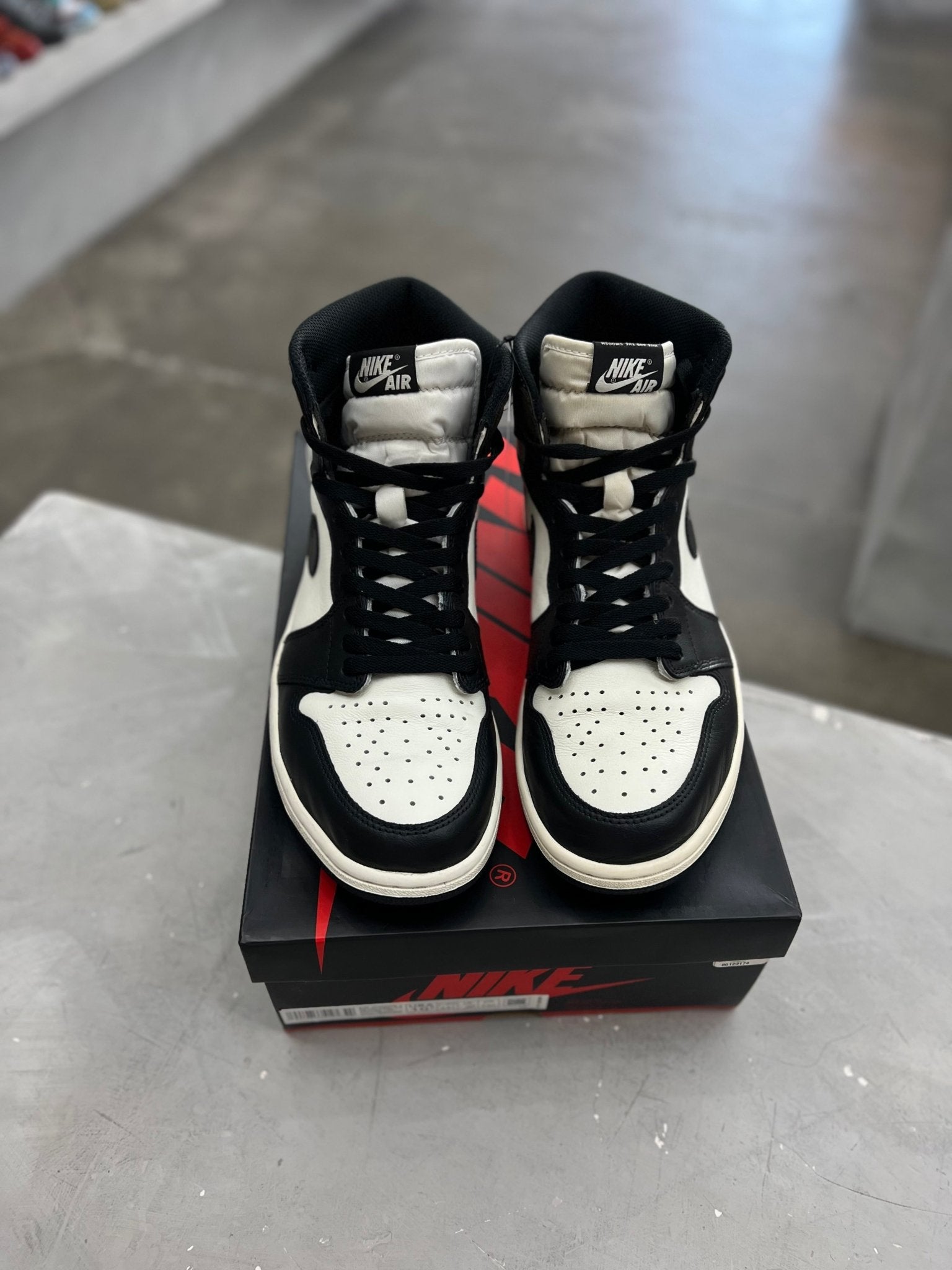 Jordan 1 Retro High Dark Mocha Sz 10.5 (PREOWNED) - Restock AveJordan 1 Retro High Dark Mocha Sz 10.5 (PREOWNED)Restock AveRestock Ave10.597835379Restock Ave