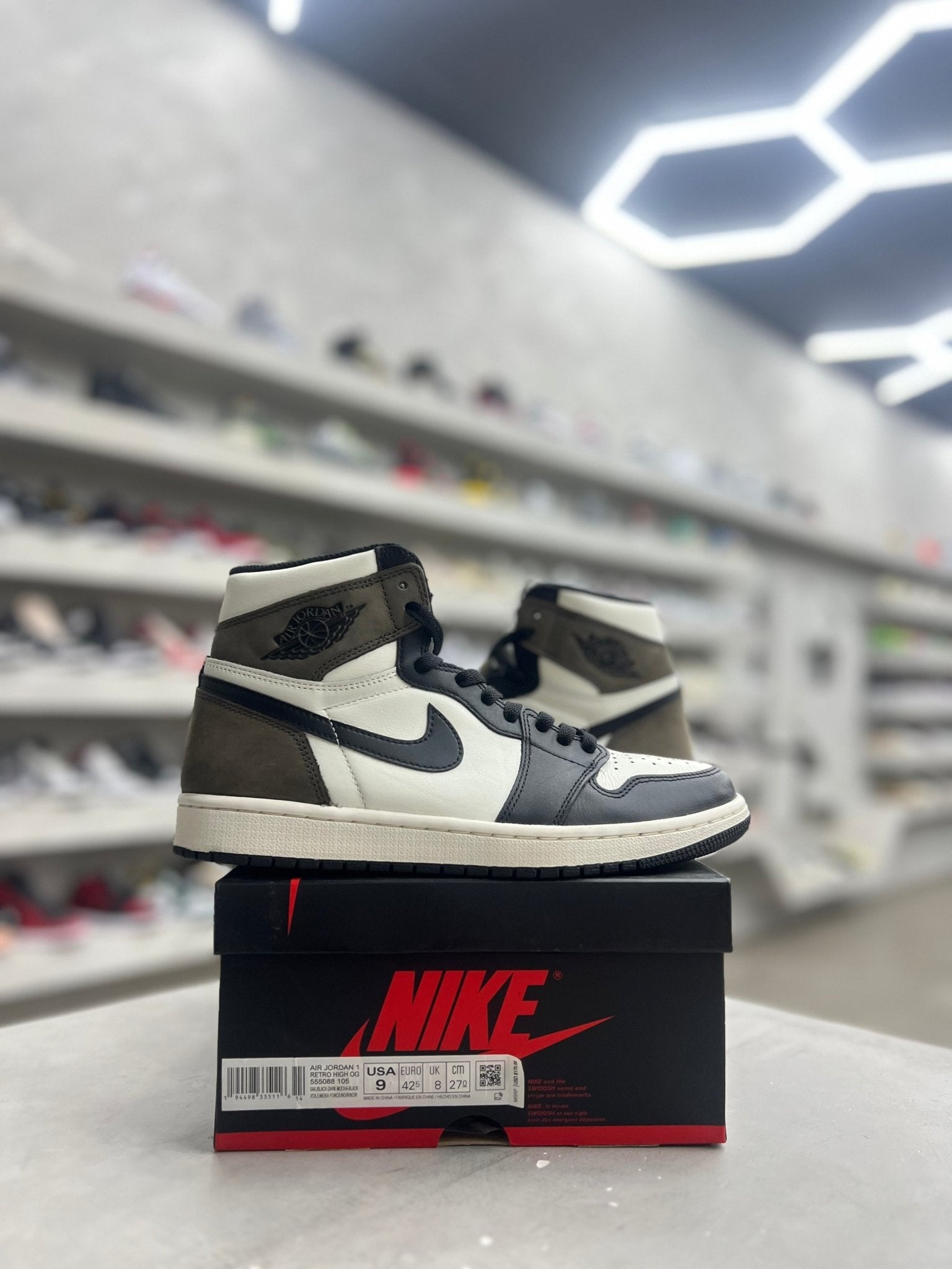 JORDAN 1 RETRO HIGH DARK MOCHA SZ 9 (PREOWNED) - Restock AveJORDAN 1 RETRO HIGH DARK MOCHA SZ 9 (PREOWNED)Restock AveRestock Ave952715379Restock Ave