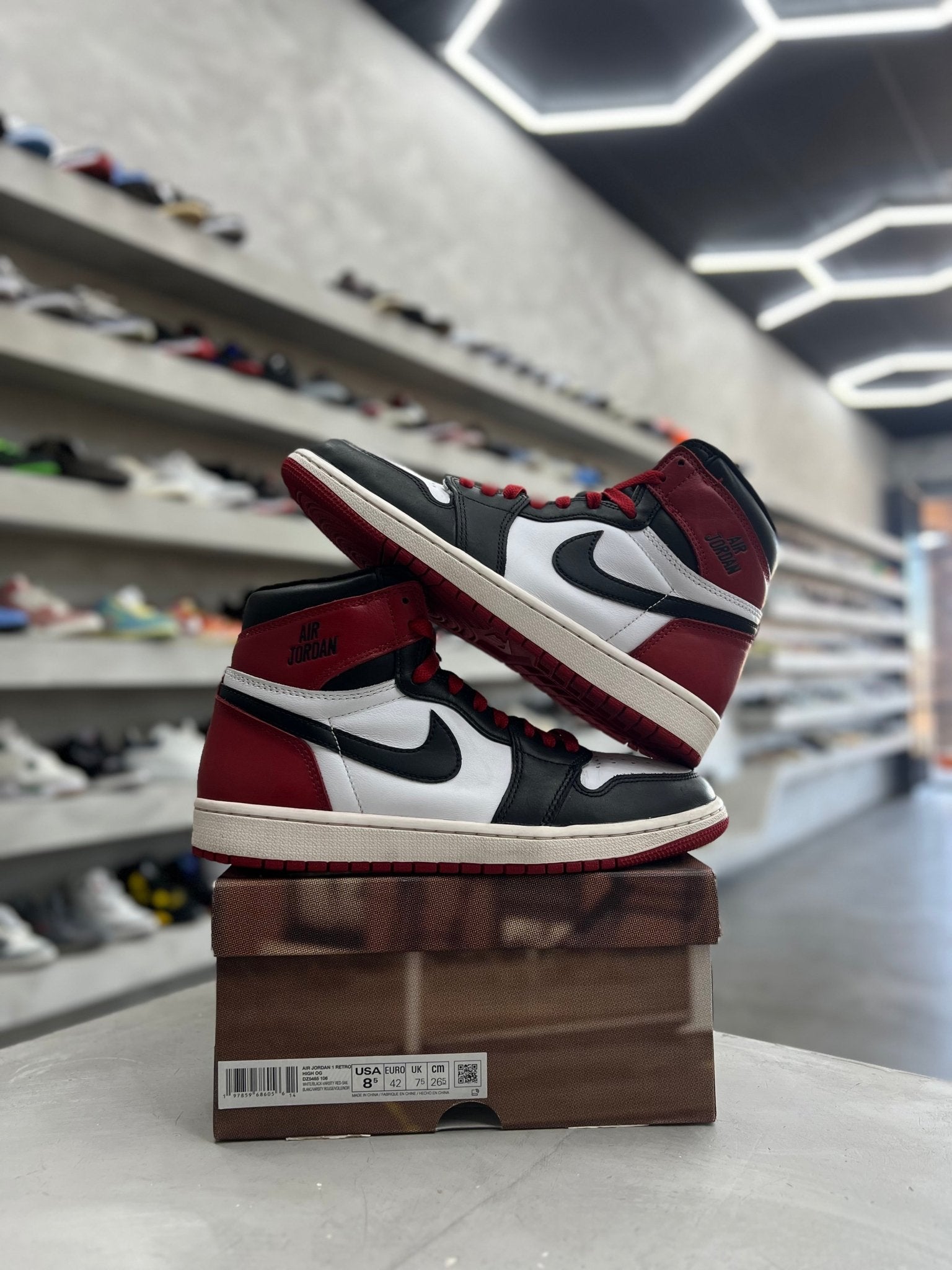 Jordan 1 Retro High OG Black Toe Reimagined Sz 8.5 (PREOWNED) - Restock AveJordan 1 Retro High OG Black Toe Reimagined Sz 8.5 (PREOWNED)Restock AveRestock Ave8.565137779Restock Ave