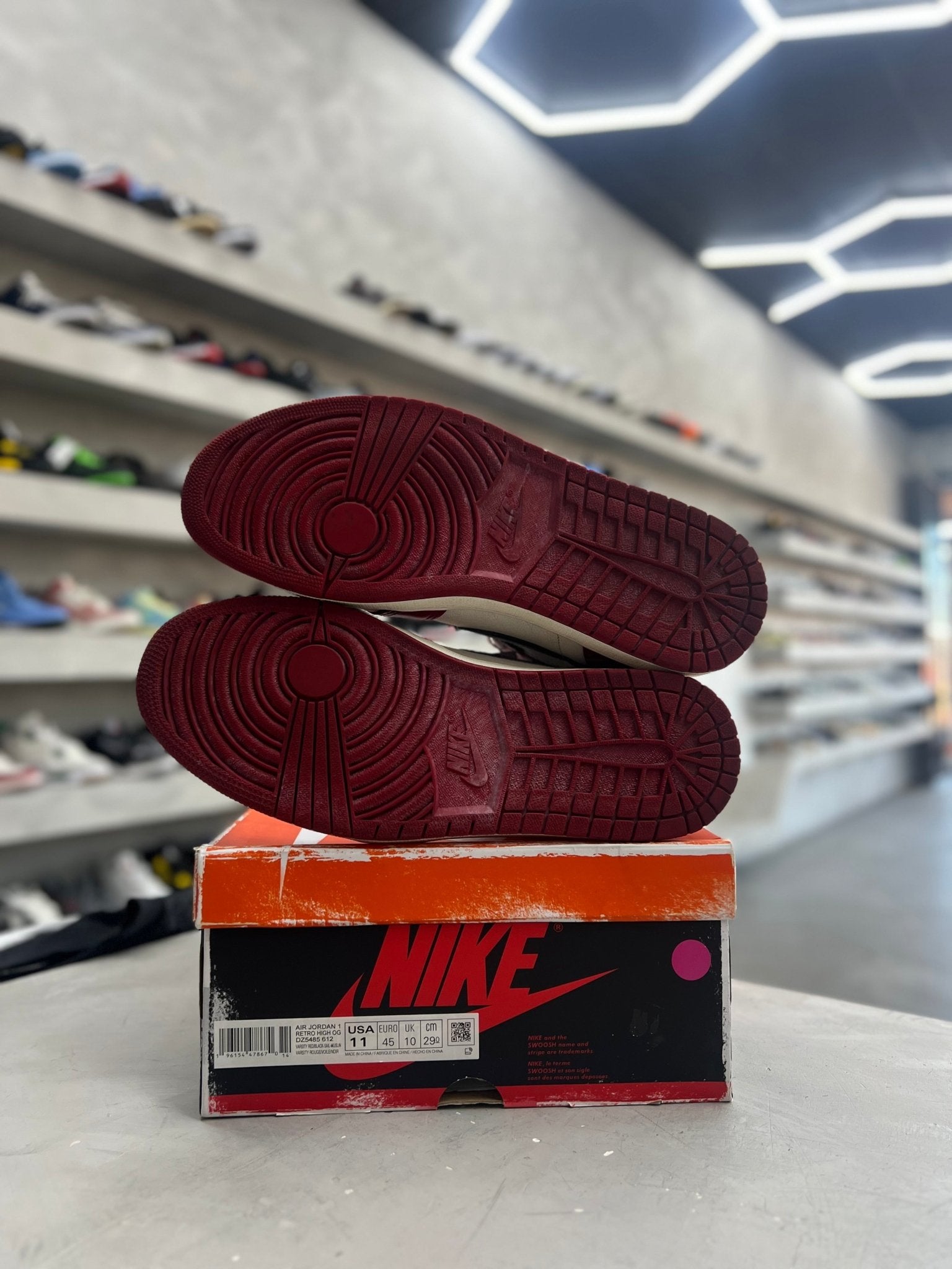 Jordan 1 Retro High OG Chicago Lost and Found Sz 11 (PREOWNED) - Restock AveJordan 1 Retro High OG Chicago Lost and Found Sz 11 (PREOWNED)Restock AveRestock Ave11Restock Ave