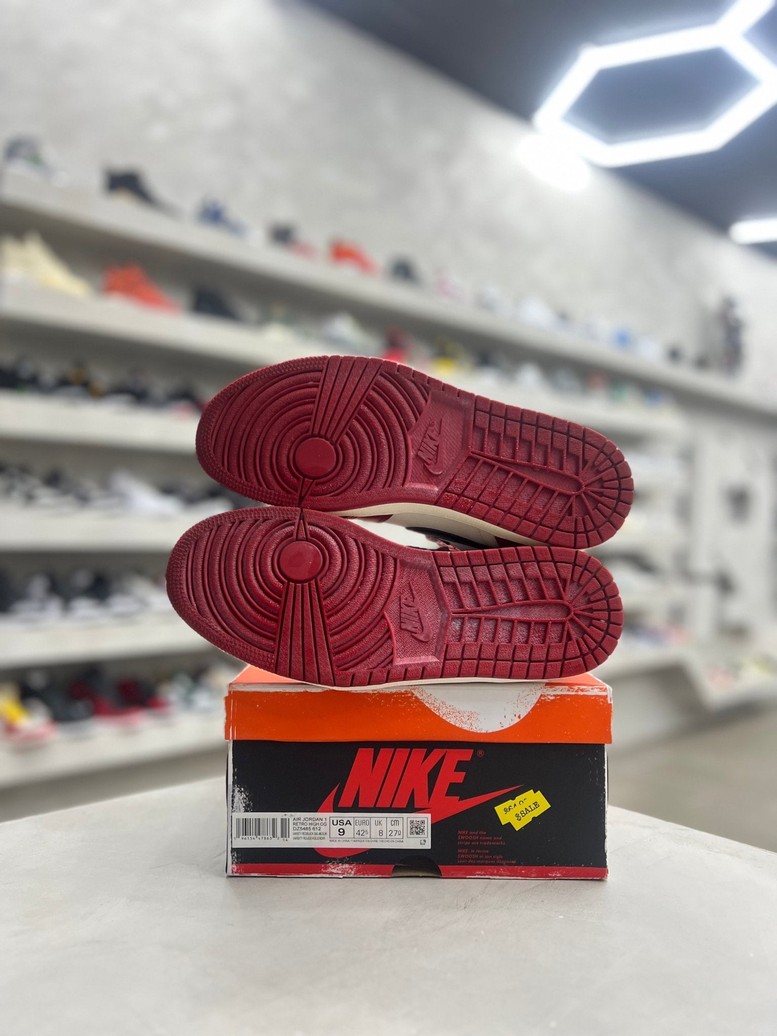 Jordan 1 Retro High OG Chicago Lost and Found Sz 9 (PREOWNED) - Restock AveJordan 1 Retro High OG Chicago Lost and Found Sz 9 (PREOWNED)Restock AveRestock Ave936171635Restock Ave