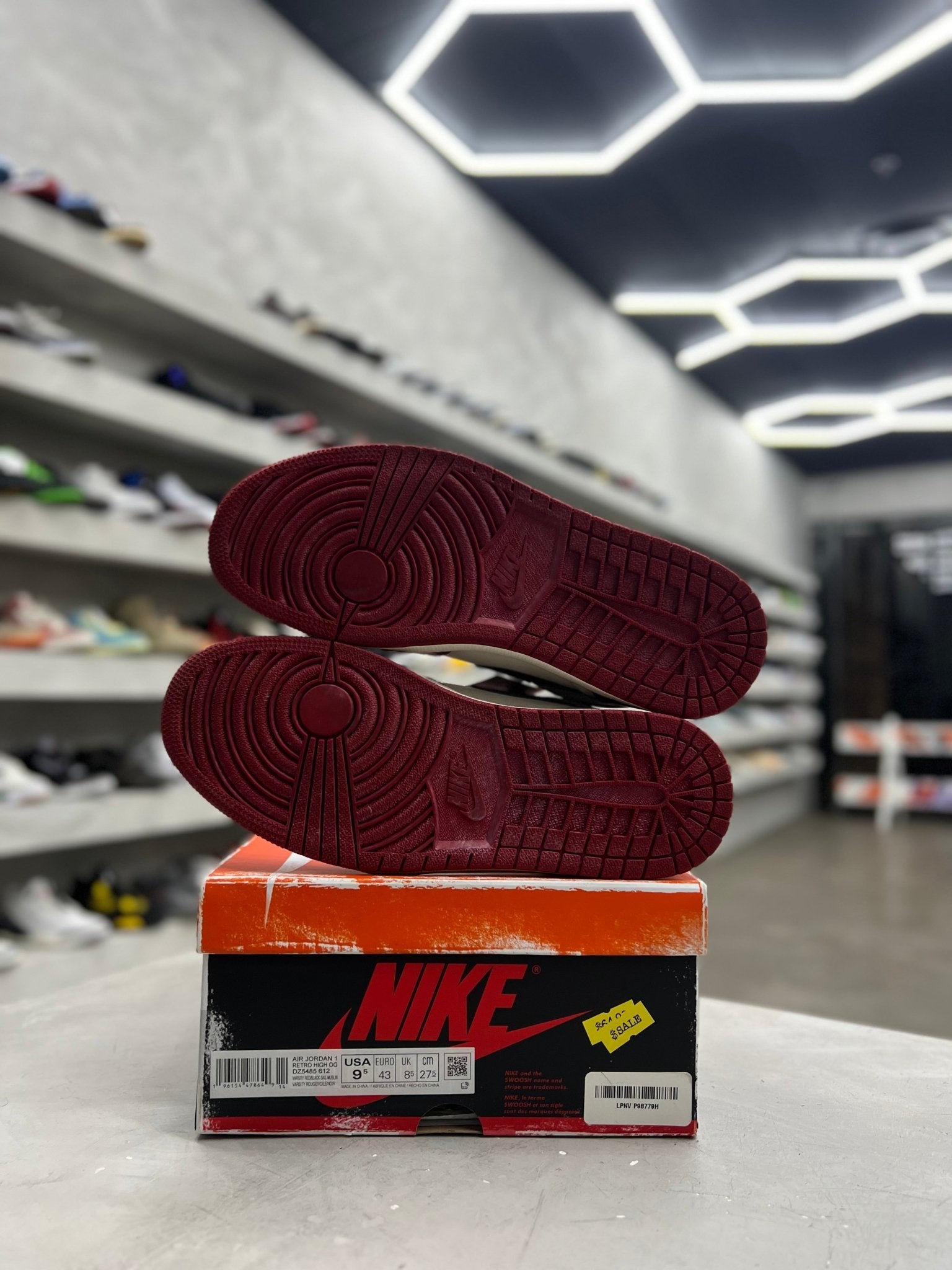 Jordan 1 Retro High OG Chicago Lost and Found Sz 9.5 (PREOWNED) - Restock AveJordan 1 Retro High OG Chicago Lost and Found Sz 9.5 (PREOWNED)Restock AveRestock Ave9.5Restock Ave