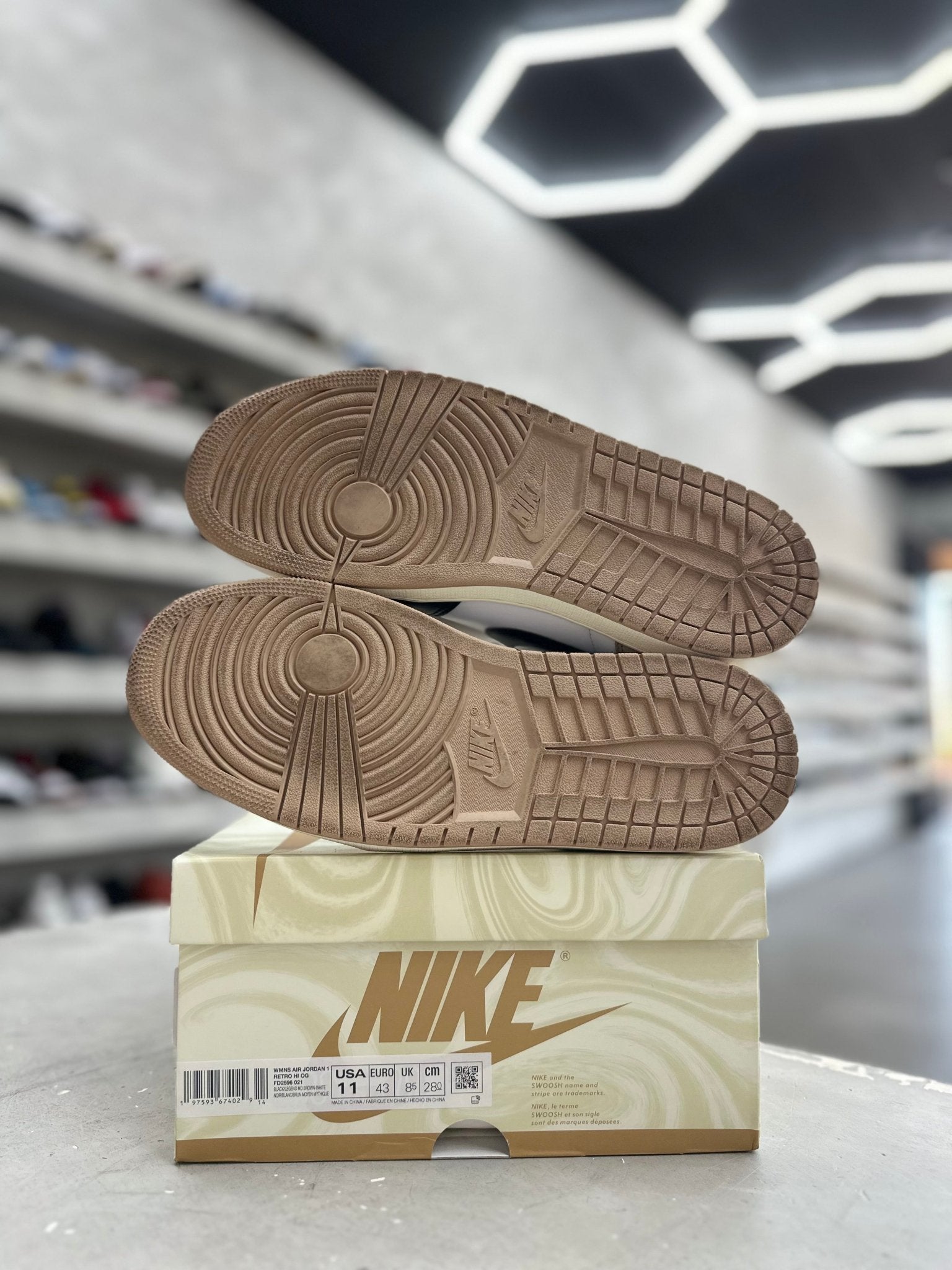 Jordan 1 Retro High OG Latte Sz W11/9.5 (PREOWNED) - Restock AveJordan 1 Retro High OG Latte Sz W11/9.5 (PREOWNED)Restock AveRestock Avew11/9.5menRestock Ave