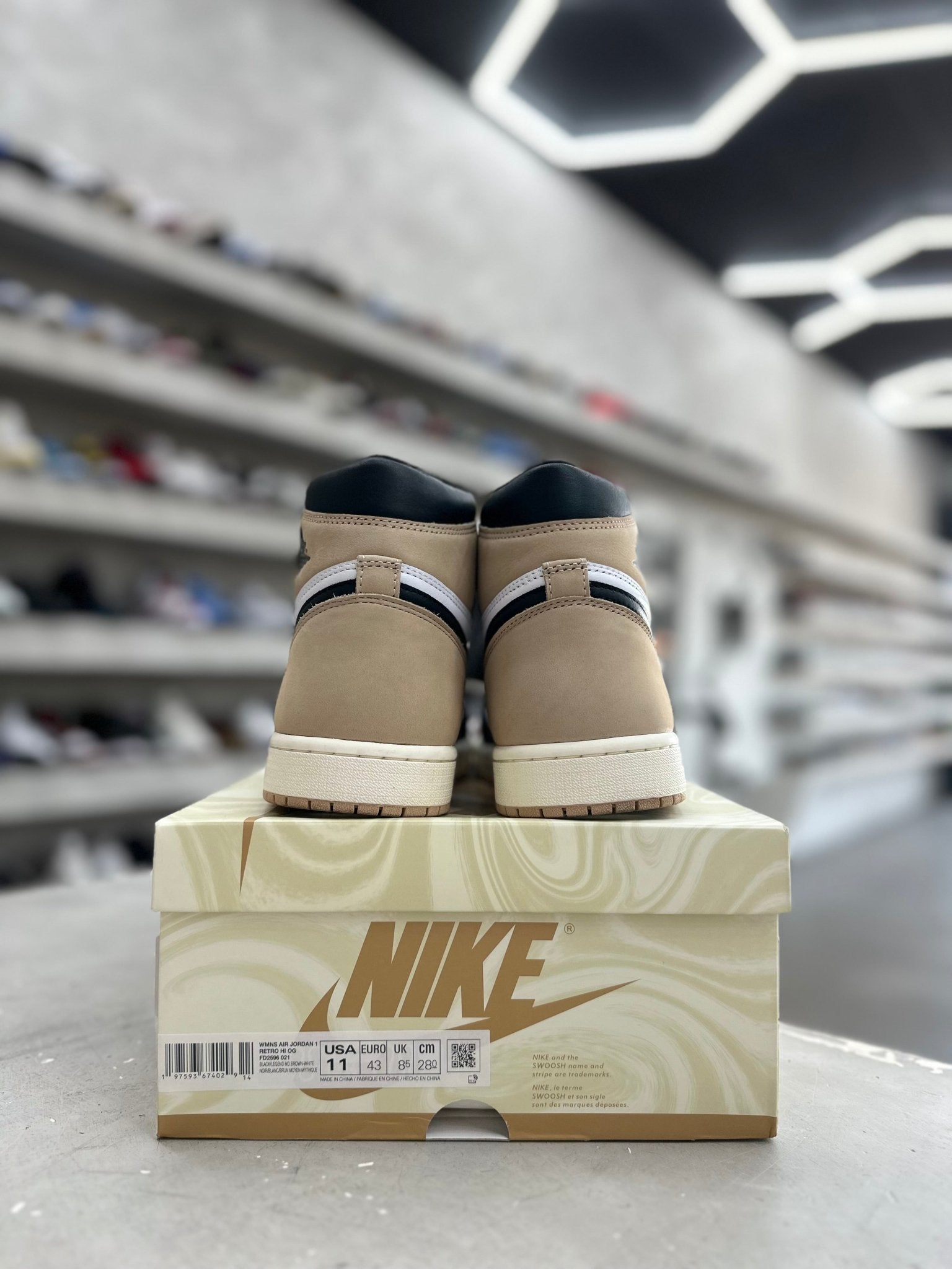Jordan 1 Retro High OG Latte Sz W11/9.5 (PREOWNED) - Restock AveJordan 1 Retro High OG Latte Sz W11/9.5 (PREOWNED)Restock AveRestock Avew11/9.5menRestock Ave