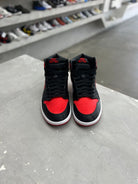 Jordan 1 Retro High OG Satin Bred Sz 9.5 (PREOWNED) (NO BOX) - Restock AveJordan 1 Retro High OG Satin Bred Sz 9.5 (PREOWNED) (NO BOX)Restock AveRestock Ave9.5Restock Ave