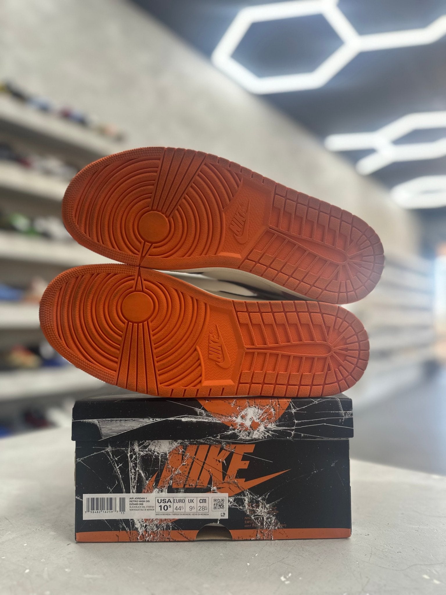 Jordan 1 Retro High OG Shattered Backboard Sz 10.5 (PREOWNED) - Restock AveJordan 1 Retro High OG Shattered Backboard Sz 10.5 (PREOWNED)Restock AveRestock Ave10.506392179Restock Ave