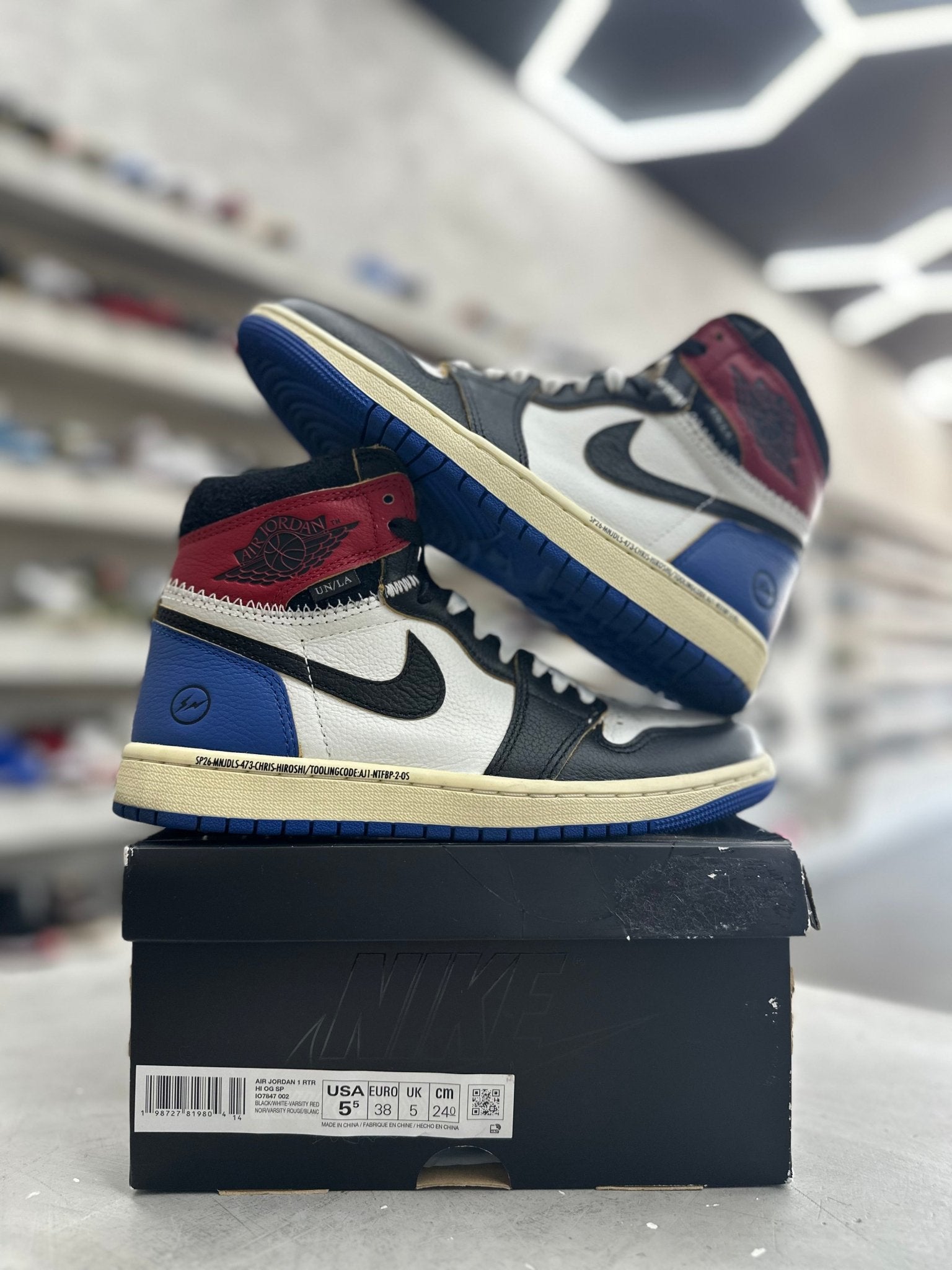 Jordan 1 Retro High OG SP Fragment x Union LA Varsity Red Sport Royal Sz 5.5 (PREOWNED) - Restock AveJordan 1 Retro High OG SP Fragment x Union LA Varsity Red Sport Royal Sz 5.5 (PREOWNED)Restock AveRestock Ave5.5Restock Ave