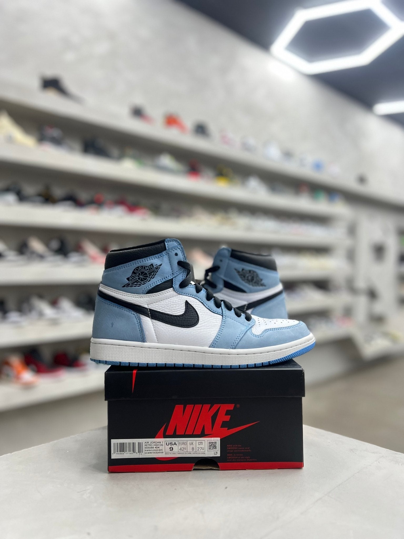 Jordan 1 Retro High OG University Blue Sz 9 (PREOWNED)(REPLACEMENT