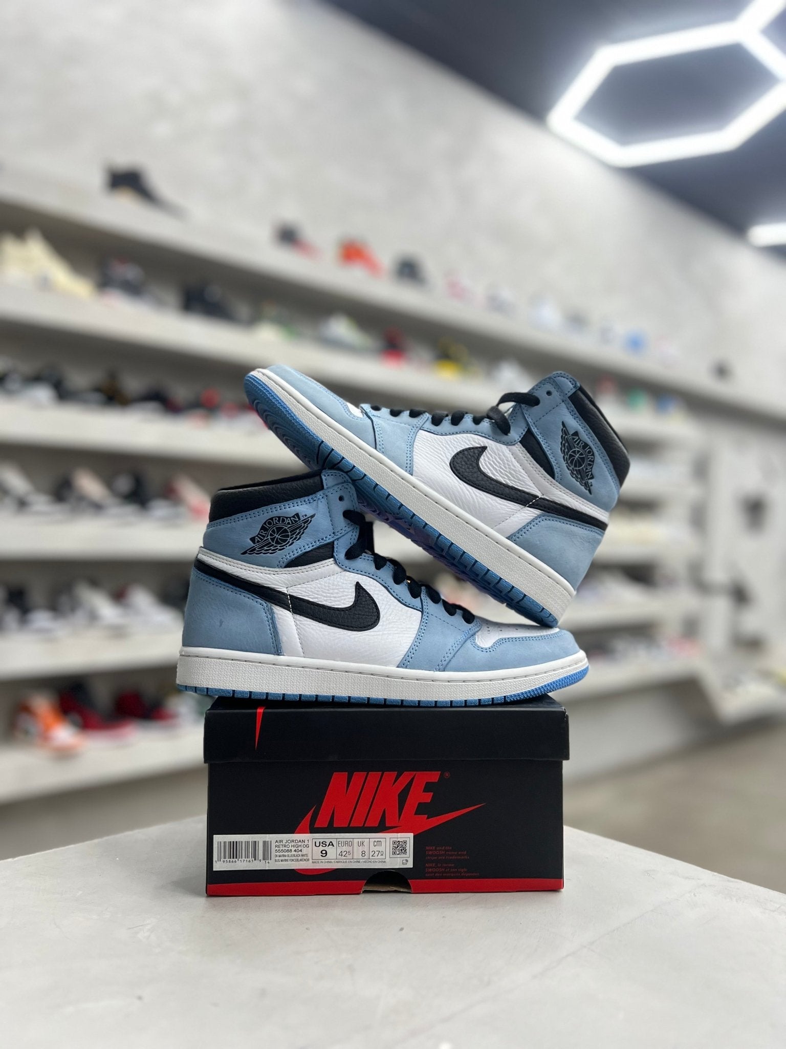 Jordan 1 Retro High OG University Blue Sz 9 (PREOWNED)(REPLACEMENT