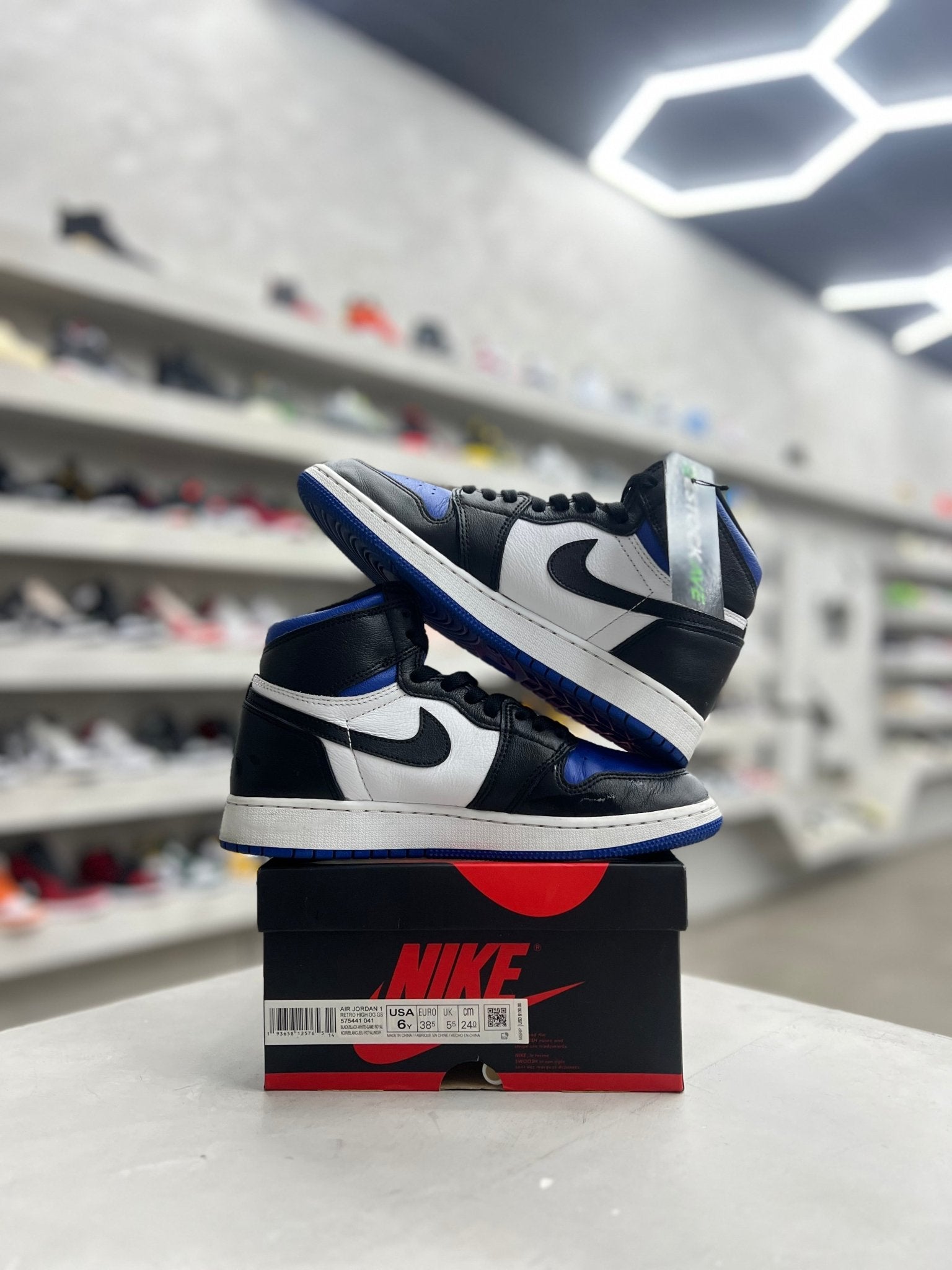 Jordan 1 Retro High Royal Toe Sz 6Y (PREOWNED) - Restock AveJordan 1 Retro High Royal Toe Sz 6Y (PREOWNED)Restock AveRestock Ave6yRestock Ave