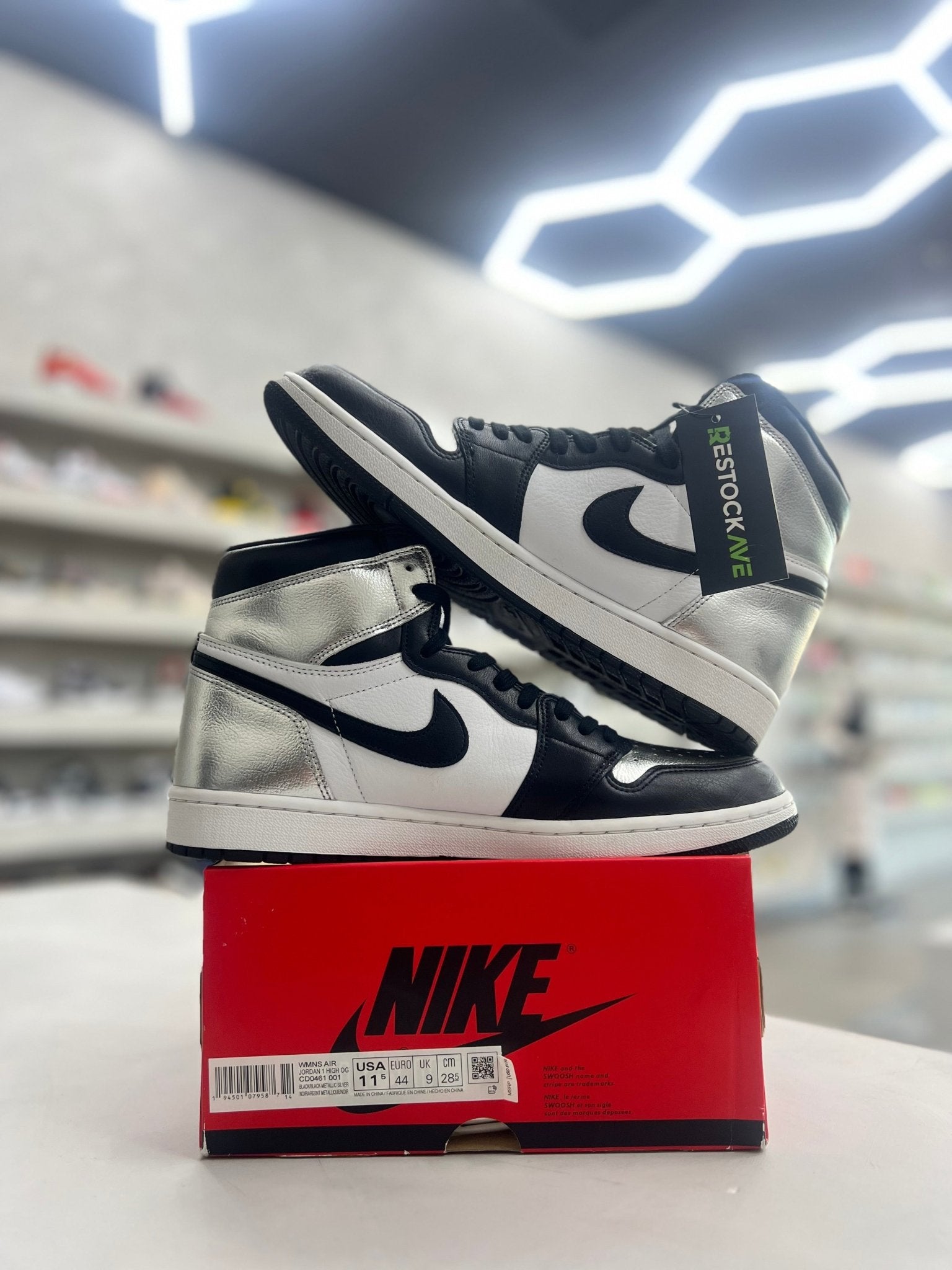 Jordan 1 Retro High Silver Toe Sz 10 men (PREOWNED) - Restock AveJordan 1 Retro High Silver Toe Sz 10 men (PREOWNED)Restock AveRestock AveW11.5/10menRestock Ave