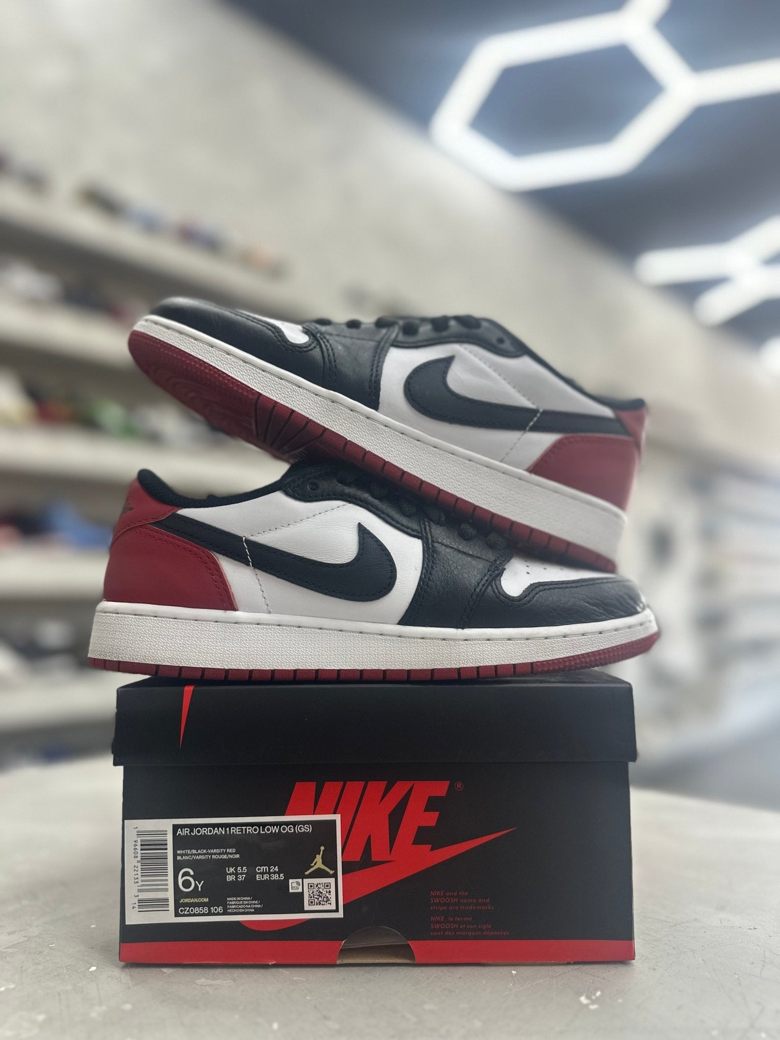 Jordan 1 Retro Low OG Black Toe Sz 6Y (PREOWNED) - Restock AveJordan 1 Retro Low OG Black Toe Sz 6Y (PREOWNED)Restock AveRestock Ave6y32541043Restock Ave