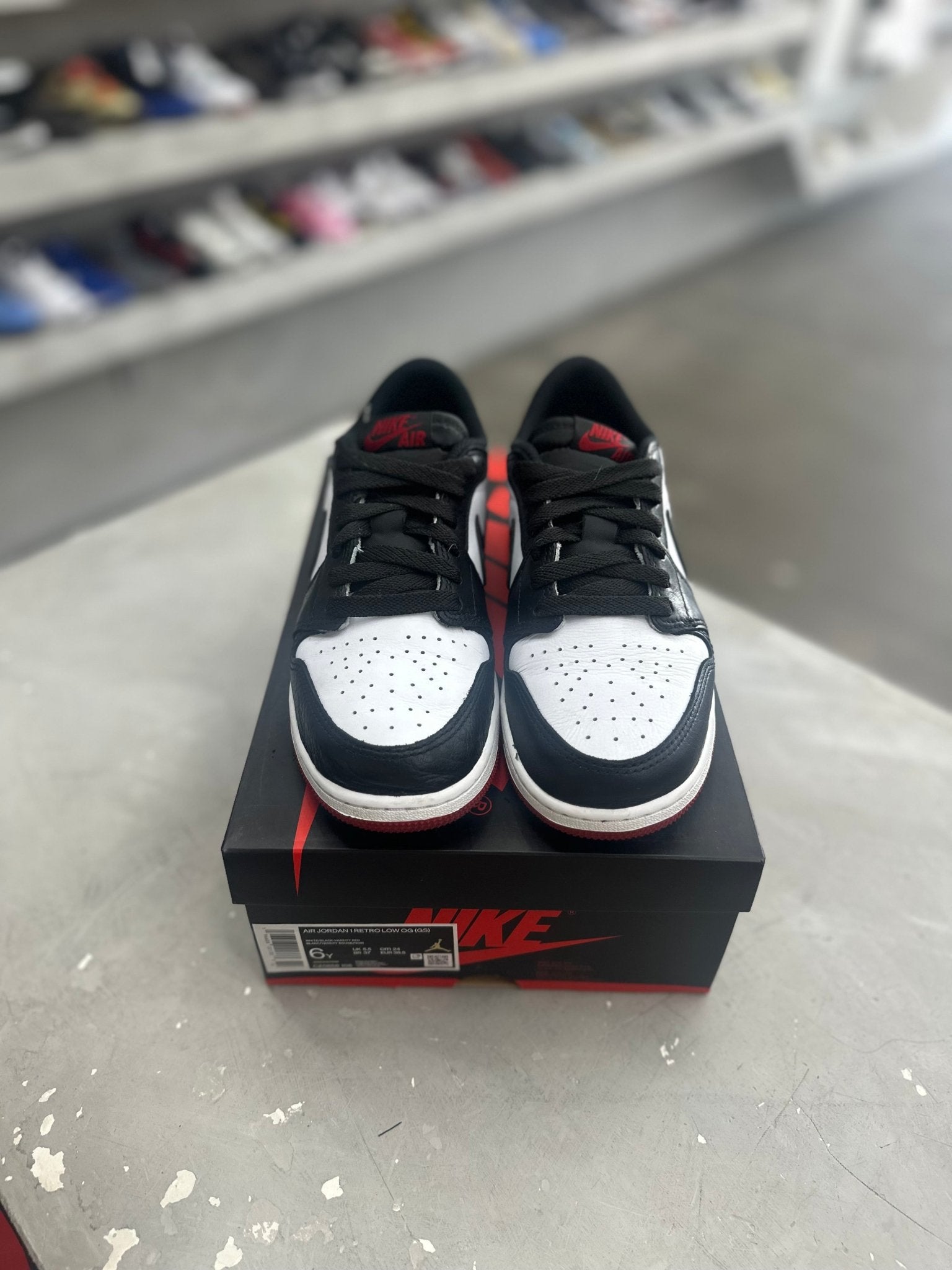 Jordan 1 Retro Low OG Black Toe Sz 6Y (PREOWNED) - Restock AveJordan 1 Retro Low OG Black Toe Sz 6Y (PREOWNED)Restock AveRestock Ave6y32541043Restock Ave