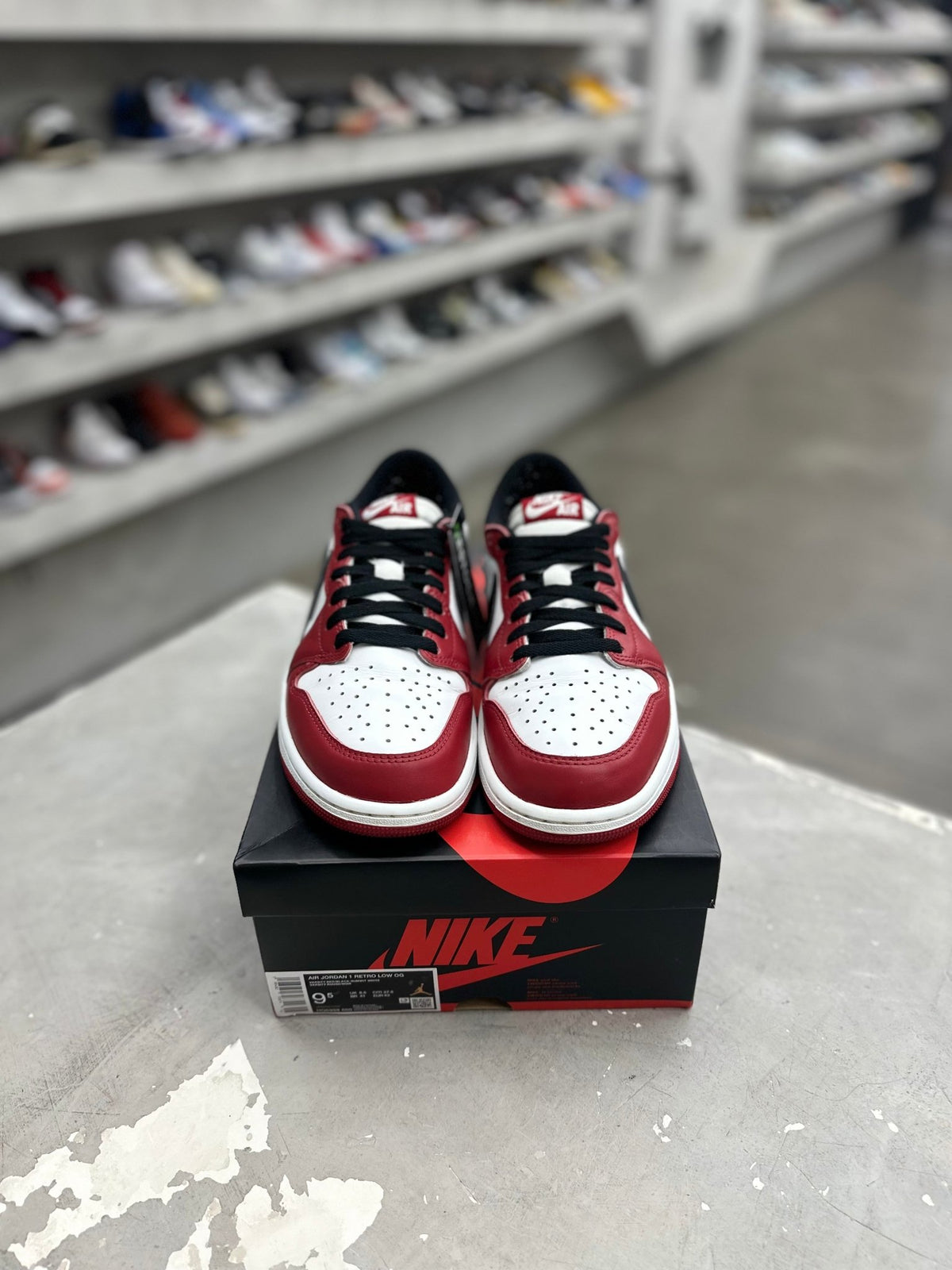 Jordan 1 Retro Low OG Chicago Sz 9.5 (PREOWNED) - Restock AveJordan 1 Retro Low OG Chicago Sz 9.5 (PREOWNED)Restock AveRestock Ave9.5Restock Ave