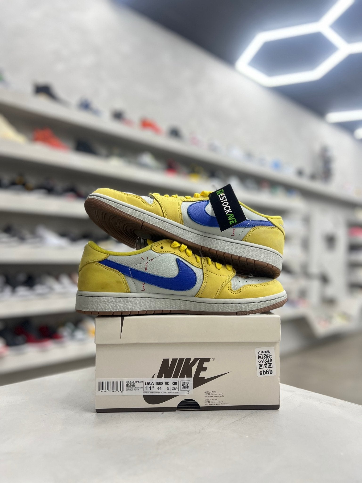 Jordan 1 Retro Low OG SP Travis Scott Canary Sz w11.5/10M (PREOWNED) - Restock AveJordan 1 Retro Low OG SP Travis Scott Canary Sz w11.5/10M (PREOWNED)Restock AveRestock AveW11.5/10men42004339Restock Ave