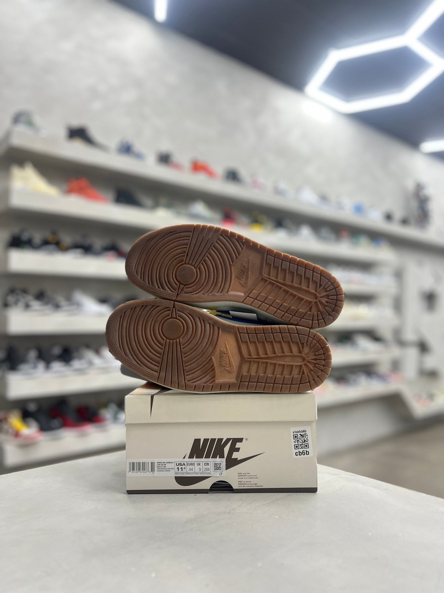 Jordan 1 Retro Low OG SP Travis Scott Canary Sz w11.5/10M (PREOWNED) - Restock AveJordan 1 Retro Low OG SP Travis Scott Canary Sz w11.5/10M (PREOWNED)Restock AveRestock AveW11.5/10men42004339Restock Ave