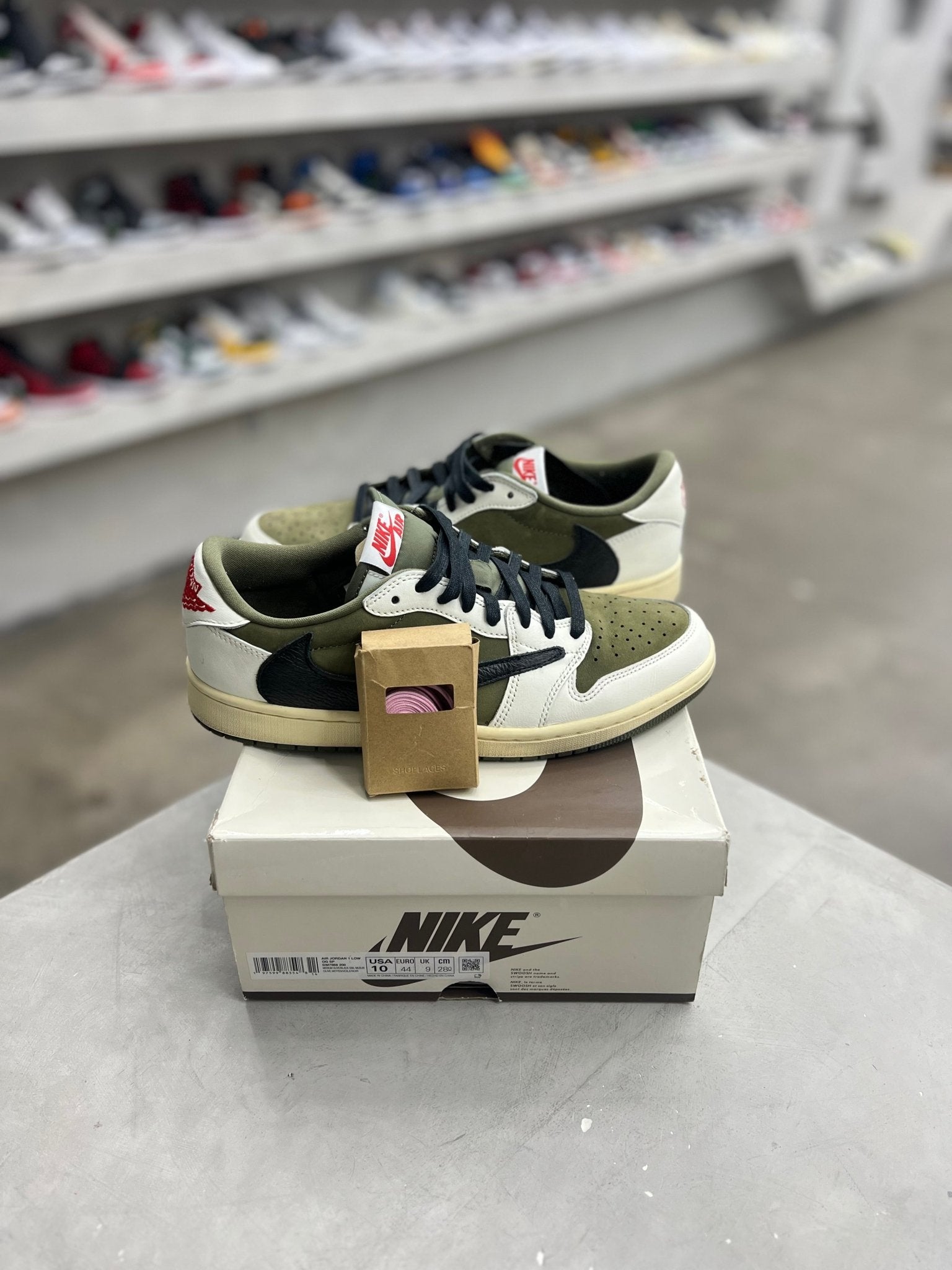 Jordan 1 Retro Low OG SP Travis Scott Medium Olive Sz 10 (PREOWNED) - Restock AveJordan 1 Retro Low OG SP Travis Scott Medium Olive Sz 10 (PREOWNED)Restock AveRestock Ave10Restock Ave