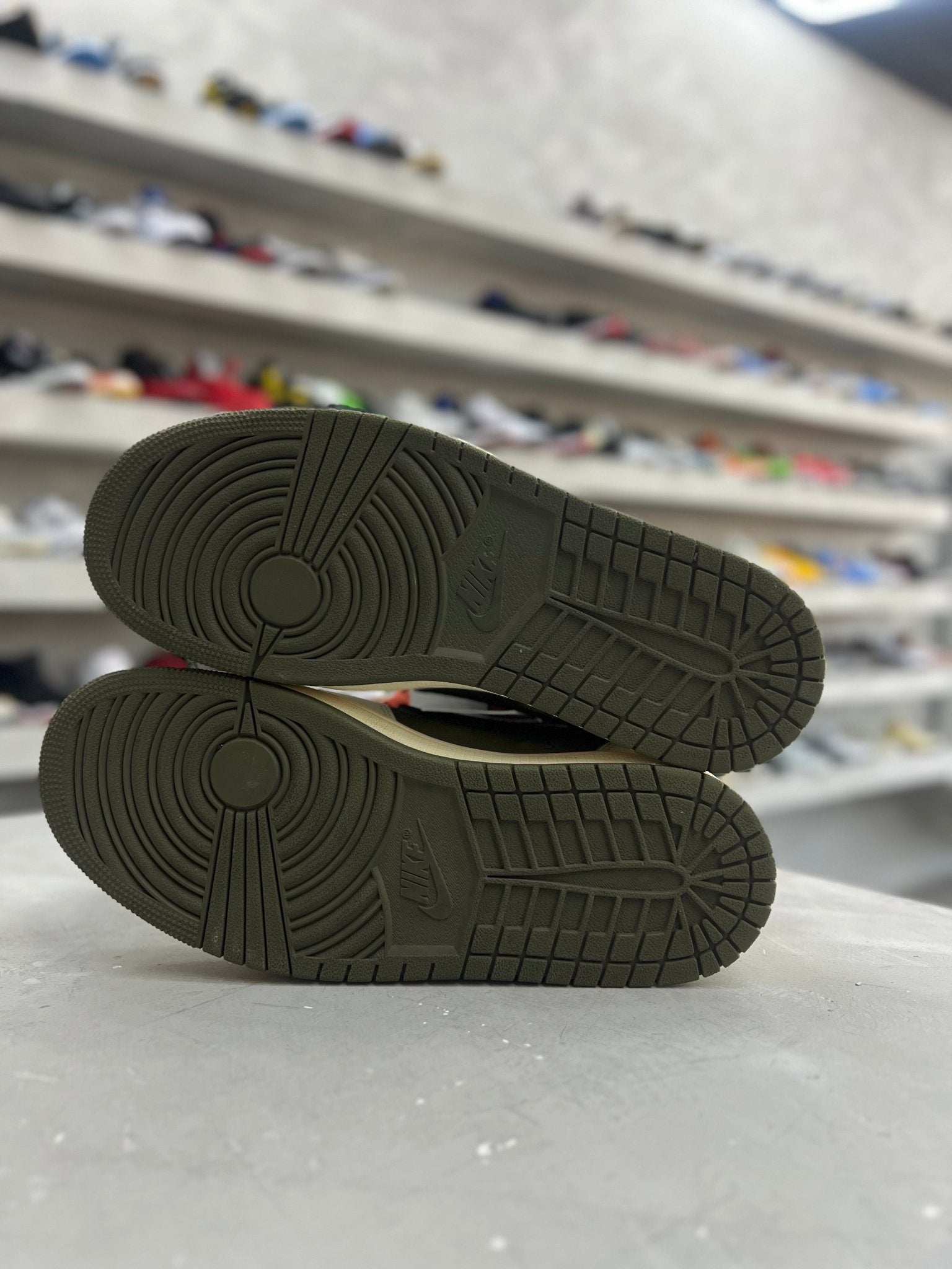 Jordan 1 Retro Low OG SP Travis Scott Medium Olive Sz 9.5 (PREOWNED) (NO BOX) - Restock AveJordan 1 Retro Low OG SP Travis Scott Medium Olive Sz 9.5 (PREOWNED) (NO BOX)Restock AveRestock Ave9.5Restock Ave