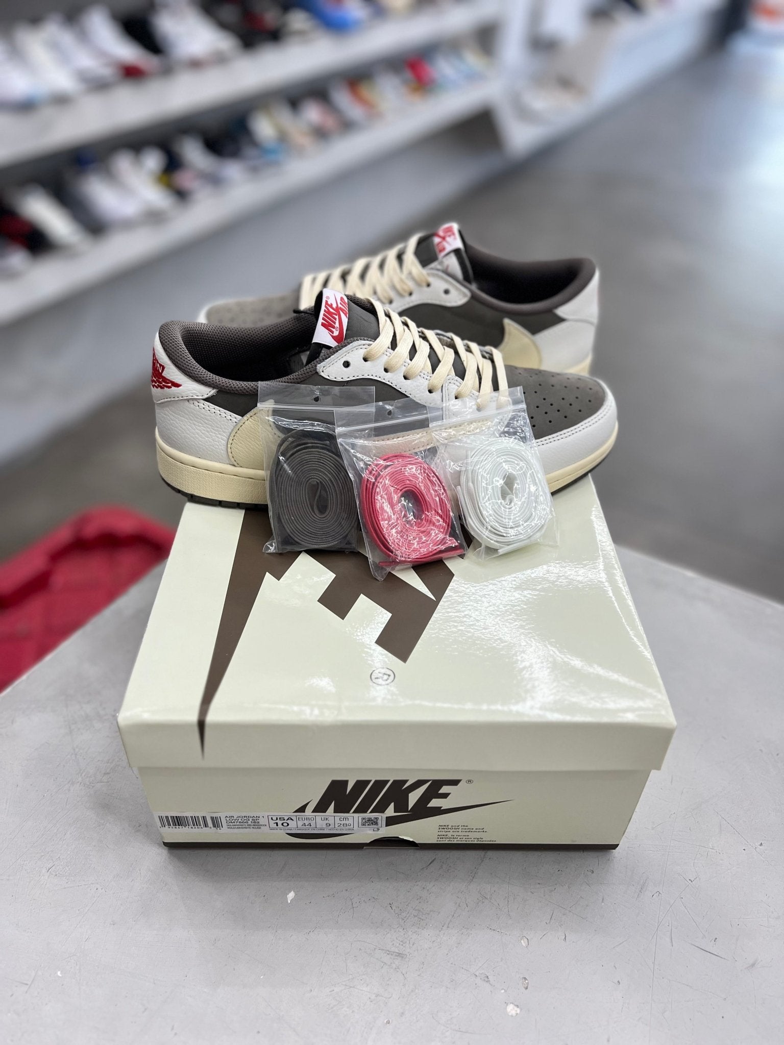 Jordan 1 Retro Low OG SP Travis Scott Reverse Mocha Sz 10 (PREOWNED) - Restock AveJordan 1 Retro Low OG SP Travis Scott Reverse Mocha Sz 10 (PREOWNED)Restock AveRestock Ave1064305011Restock Ave