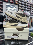 JORDAN 1 RETRO LOW OG SP TRAVIS SCOTT REVERSE MOCHA SZ 10.5 (PREOWNED) - Restock AveJORDAN 1 RETRO LOW OG SP TRAVIS SCOTT REVERSE MOCHA SZ 10.5 (PREOWNED)Restock AveRestock Ave10.5Restock Ave