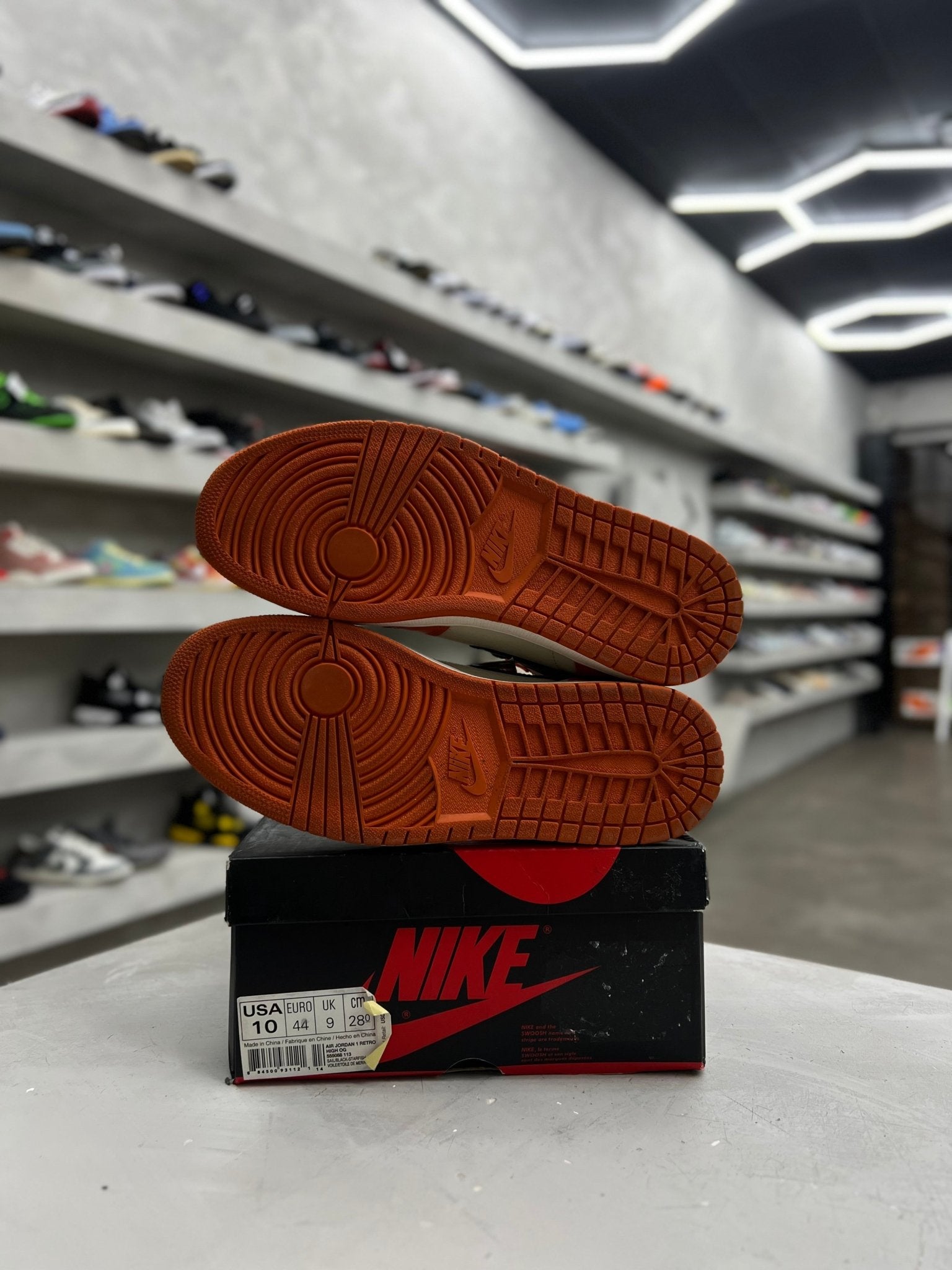 Jordan 1 Retro Reverse Shattered Backboard Sz 10 (PREOWNED) - Restock AveJordan 1 Retro Reverse Shattered Backboard Sz 10 (PREOWNED)Restock AveRestock Ave10Restock Ave