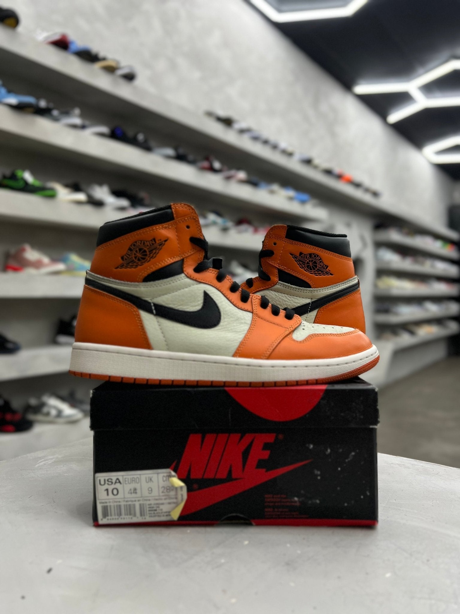 Jordan 1 Retro Reverse Shattered Backboard Sz 10 (PREOWNED) - Restock AveJordan 1 Retro Reverse Shattered Backboard Sz 10 (PREOWNED)Restock AveRestock Ave10Restock Ave