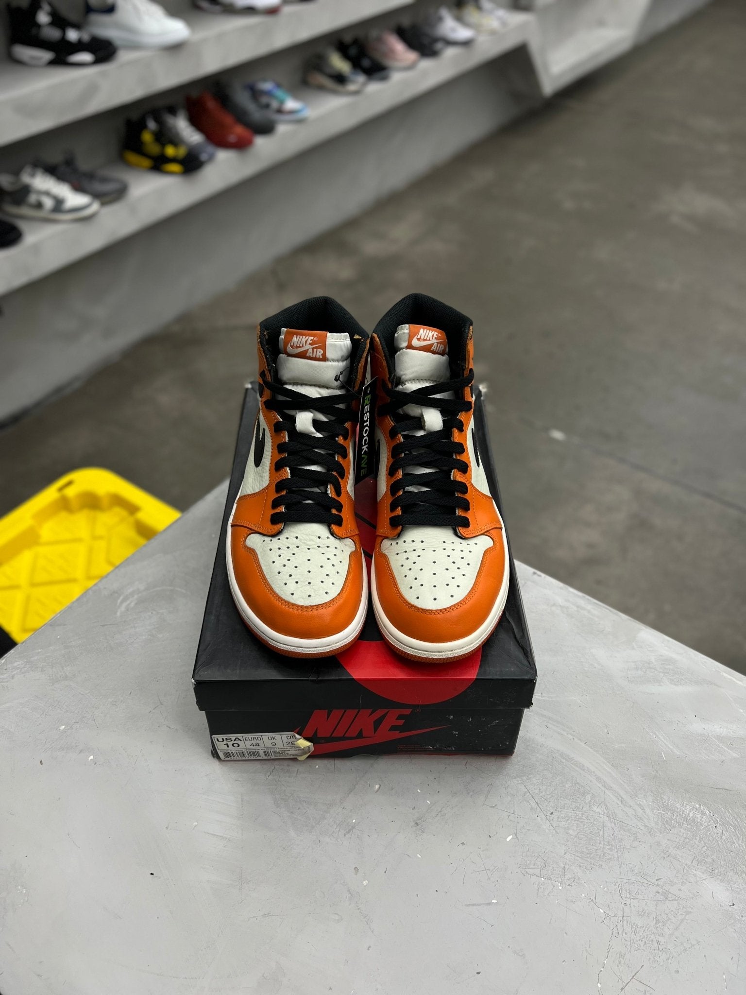 Jordan 1 Retro Reverse Shattered Backboard Sz 10 (PREOWNED) - Restock AveJordan 1 Retro Reverse Shattered Backboard Sz 10 (PREOWNED)Restock AveRestock Ave10Restock Ave