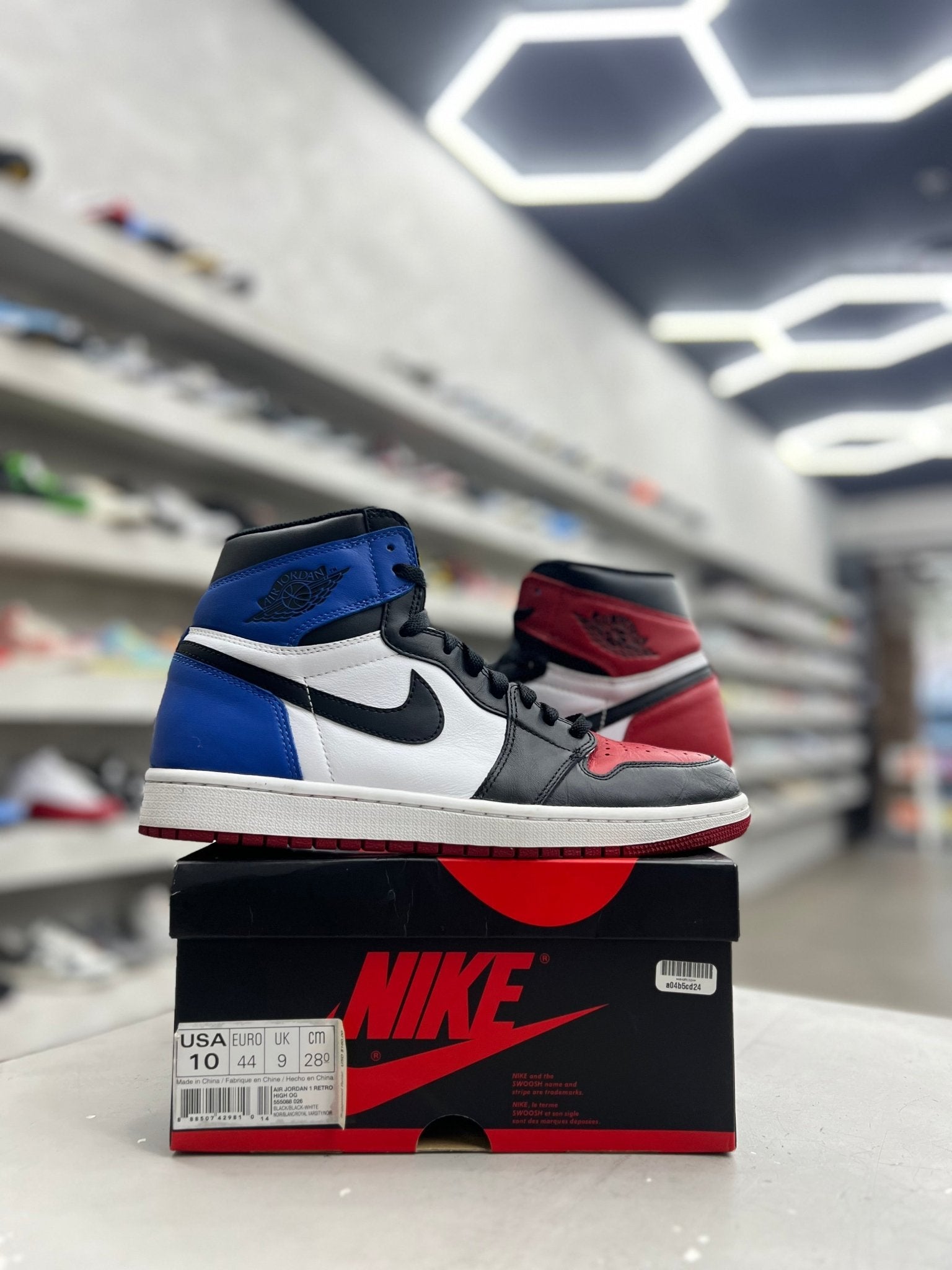 Jordan 1 Retro Top 3 Sz 10 (PREOWNED) - Restock AveJordan 1 Retro Top 3 Sz 10 (PREOWNED)Restock AveRestock Ave1039614835Restock Ave