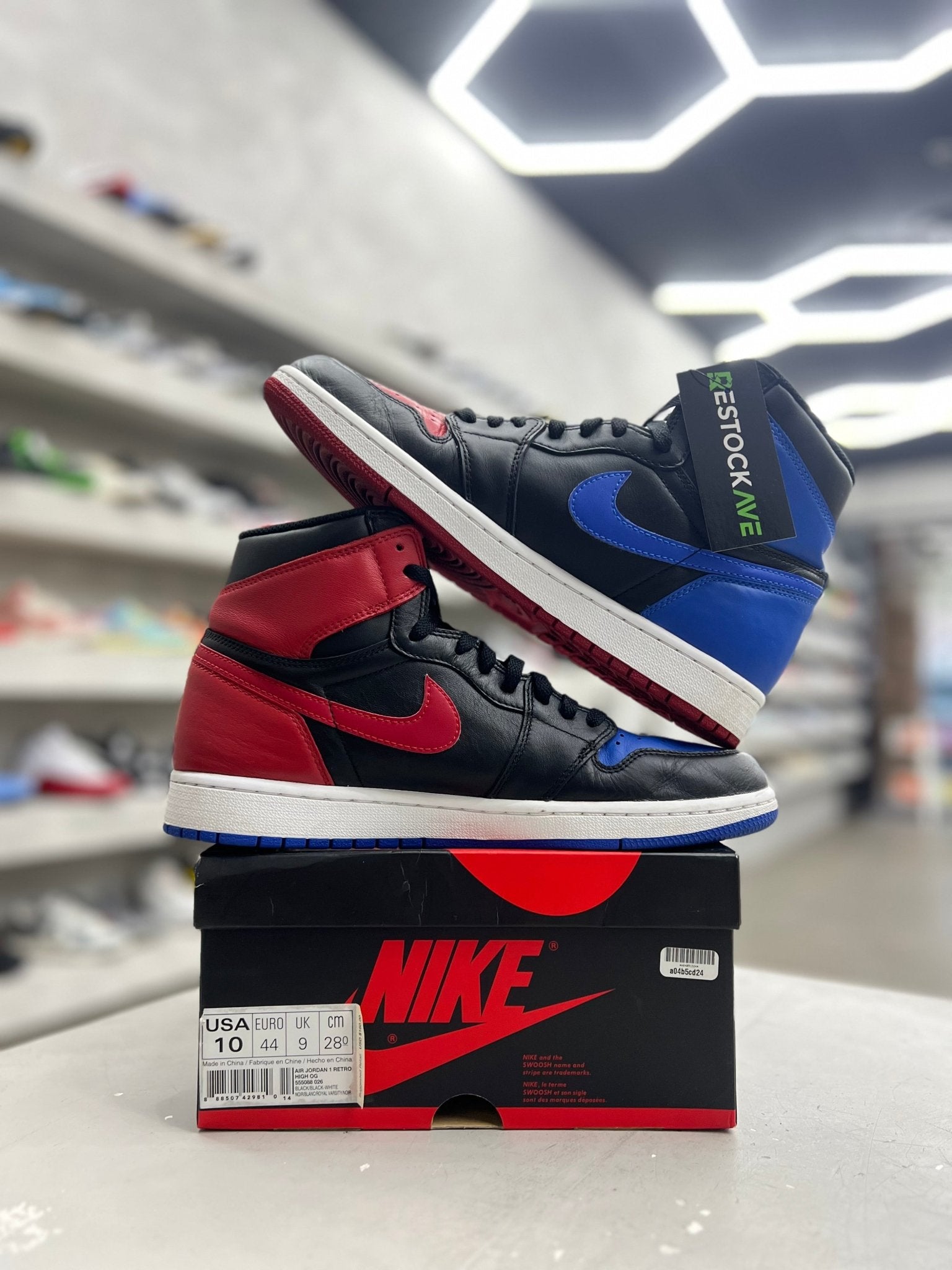 Jordan 1 Retro Top 3 Sz 10 (PREOWNED) - Restock AveJordan 1 Retro Top 3 Sz 10 (PREOWNED)Restock AveRestock Ave1039614835Restock Ave