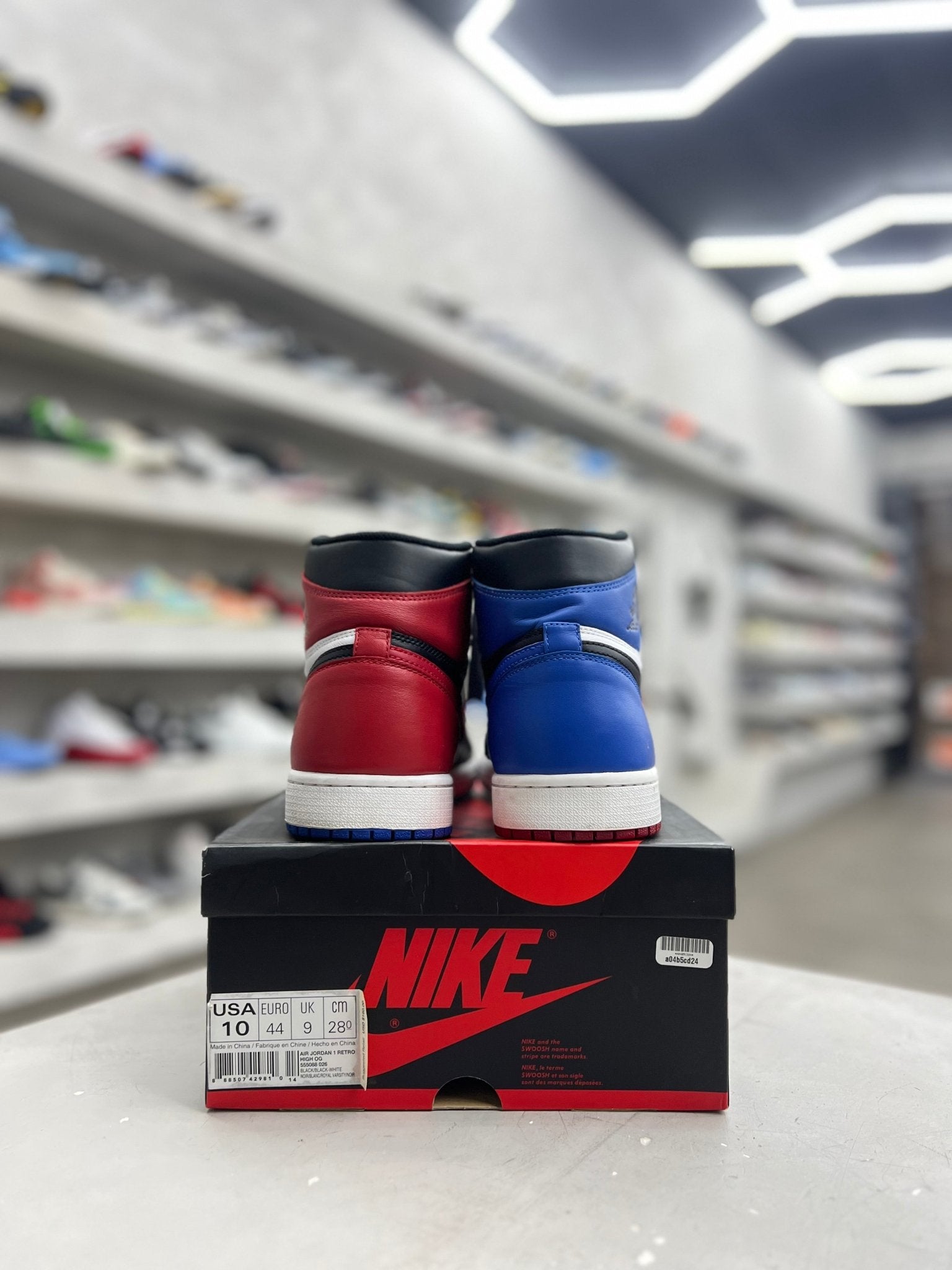 Jordan 1 Retro Top 3 Sz 10 (PREOWNED) - Restock AveJordan 1 Retro Top 3 Sz 10 (PREOWNED)Restock AveRestock Ave1039614835Restock Ave