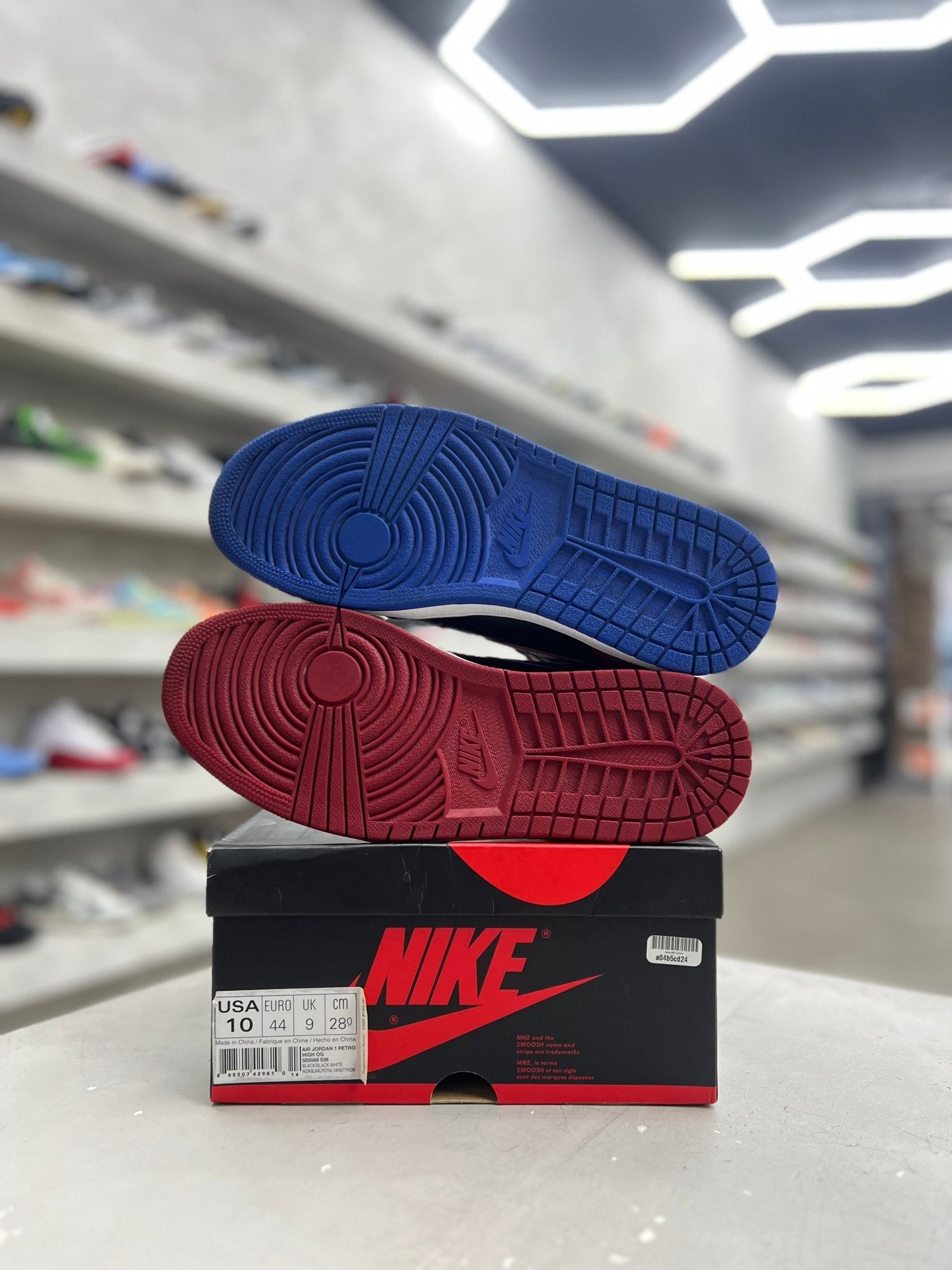 Jordan 1 Retro Top 3 Sz 10 (PREOWNED) - Restock AveJordan 1 Retro Top 3 Sz 10 (PREOWNED)Restock AveRestock Ave1039614835Restock Ave