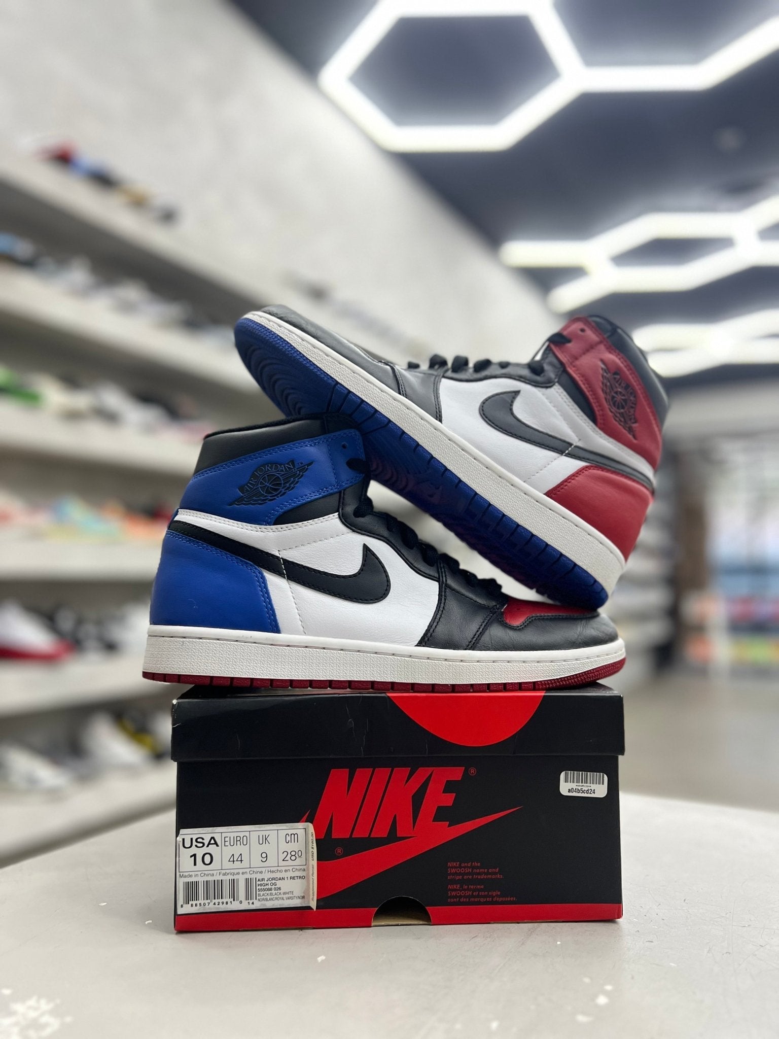 Jordan 1 Retro Top 3 Sz 10 (PREOWNED) - Restock AveJordan 1 Retro Top 3 Sz 10 (PREOWNED)Restock AveRestock Ave1039614835Restock Ave