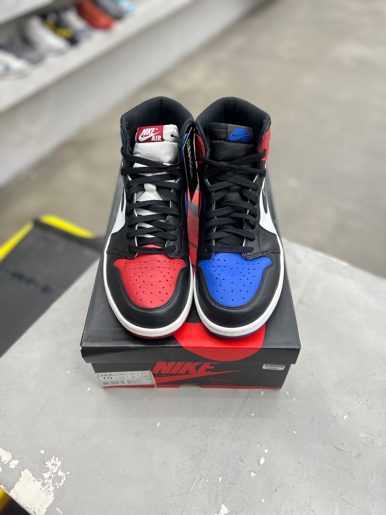 Jordan 1 Retro Top 3 Sz 10 (PREOWNED) - Restock AveJordan 1 Retro Top 3 Sz 10 (PREOWNED)Restock AveRestock Ave1039614835Restock Ave