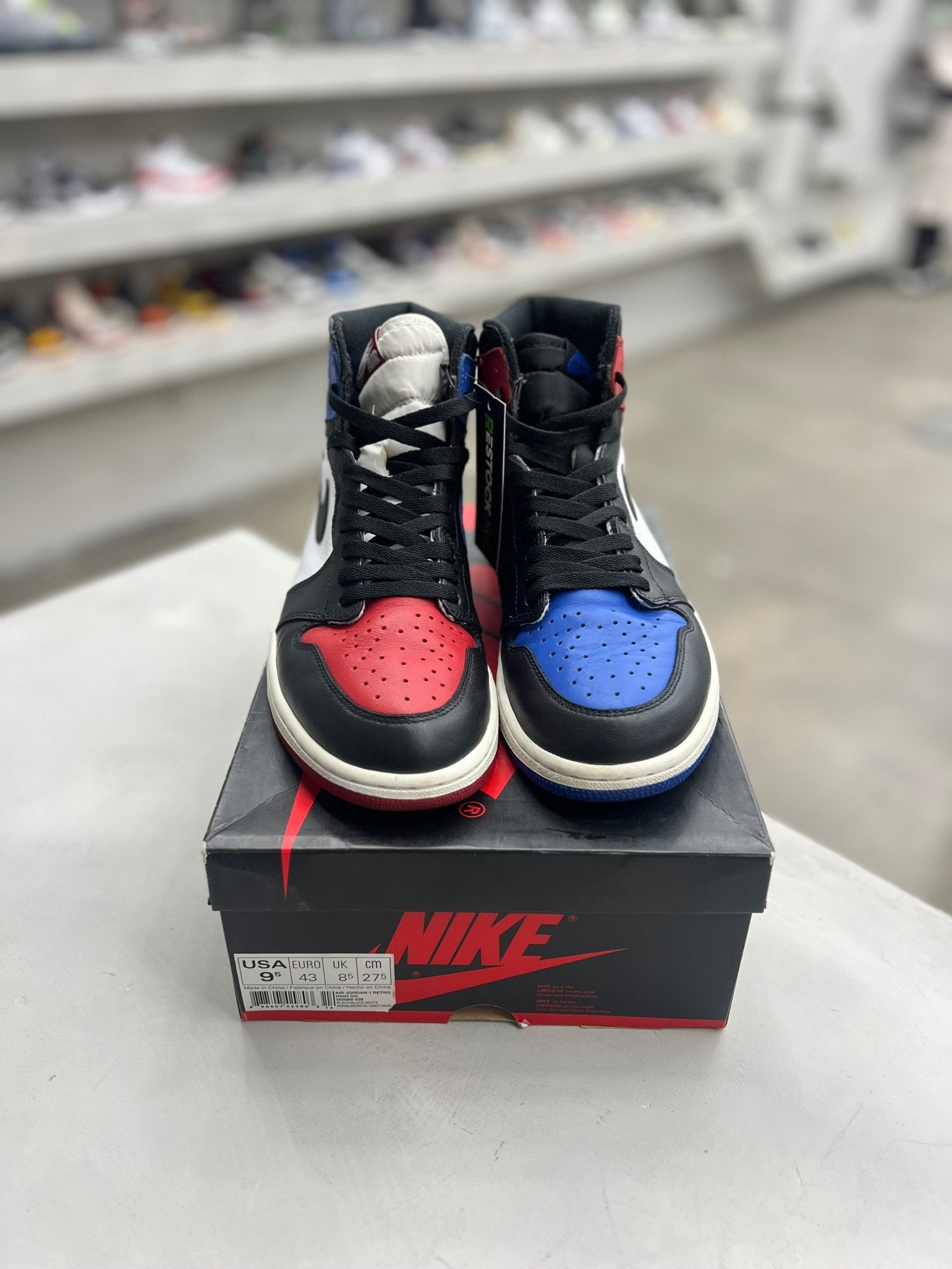 Jordan 1 Retro Top 3 Sz 9.5 (PREOWNED) - Restock AveJordan 1 Retro Top 3 Sz 9.5 (PREOWNED)Restock AveRestock Ave9.5Restock Ave