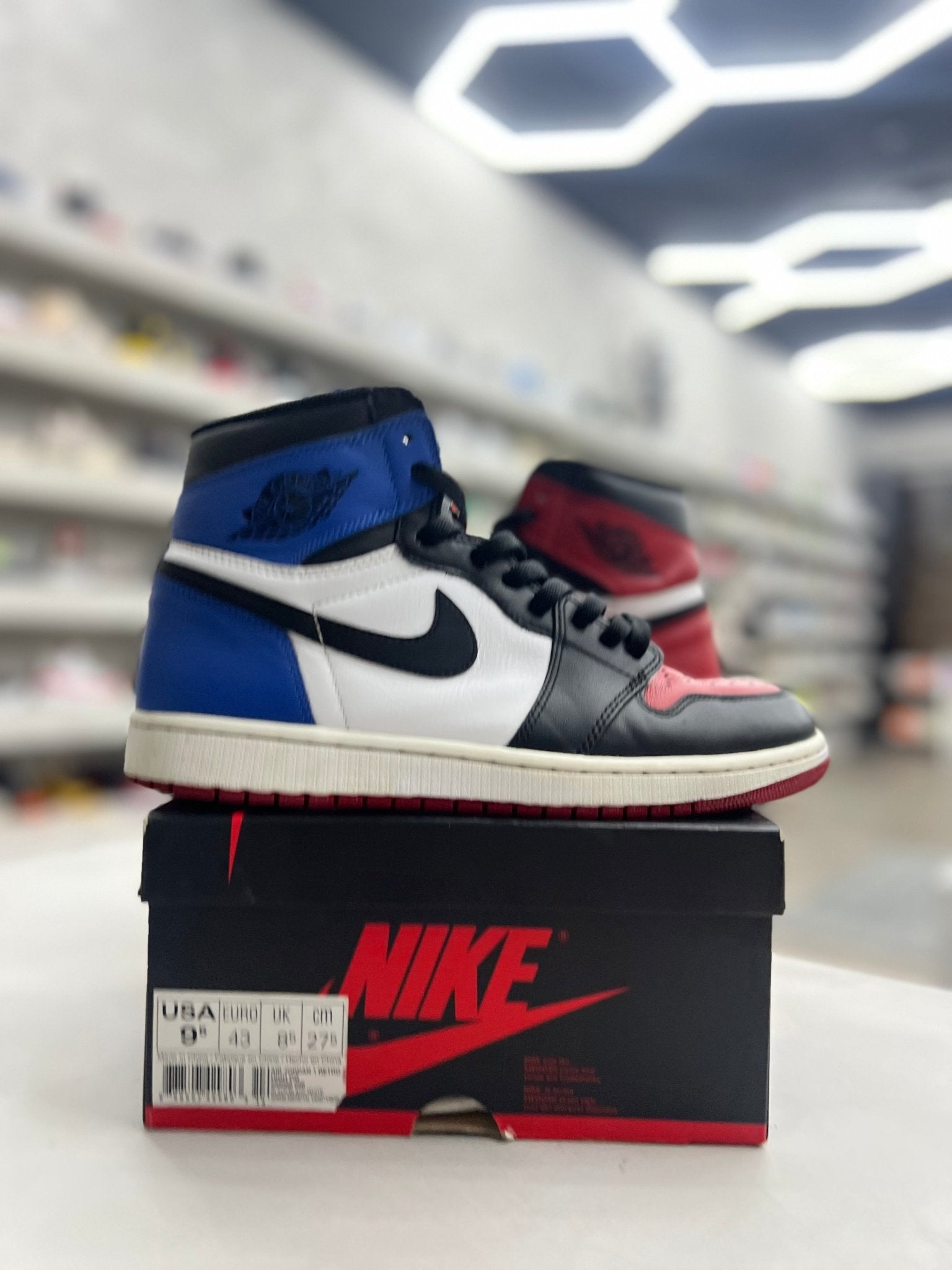 Jordan 1 Retro Top 3 Sz 9.5 (PREOWNED) - Restock AveJordan 1 Retro Top 3 Sz 9.5 (PREOWNED)Restock AveRestock Ave9.5Restock Ave