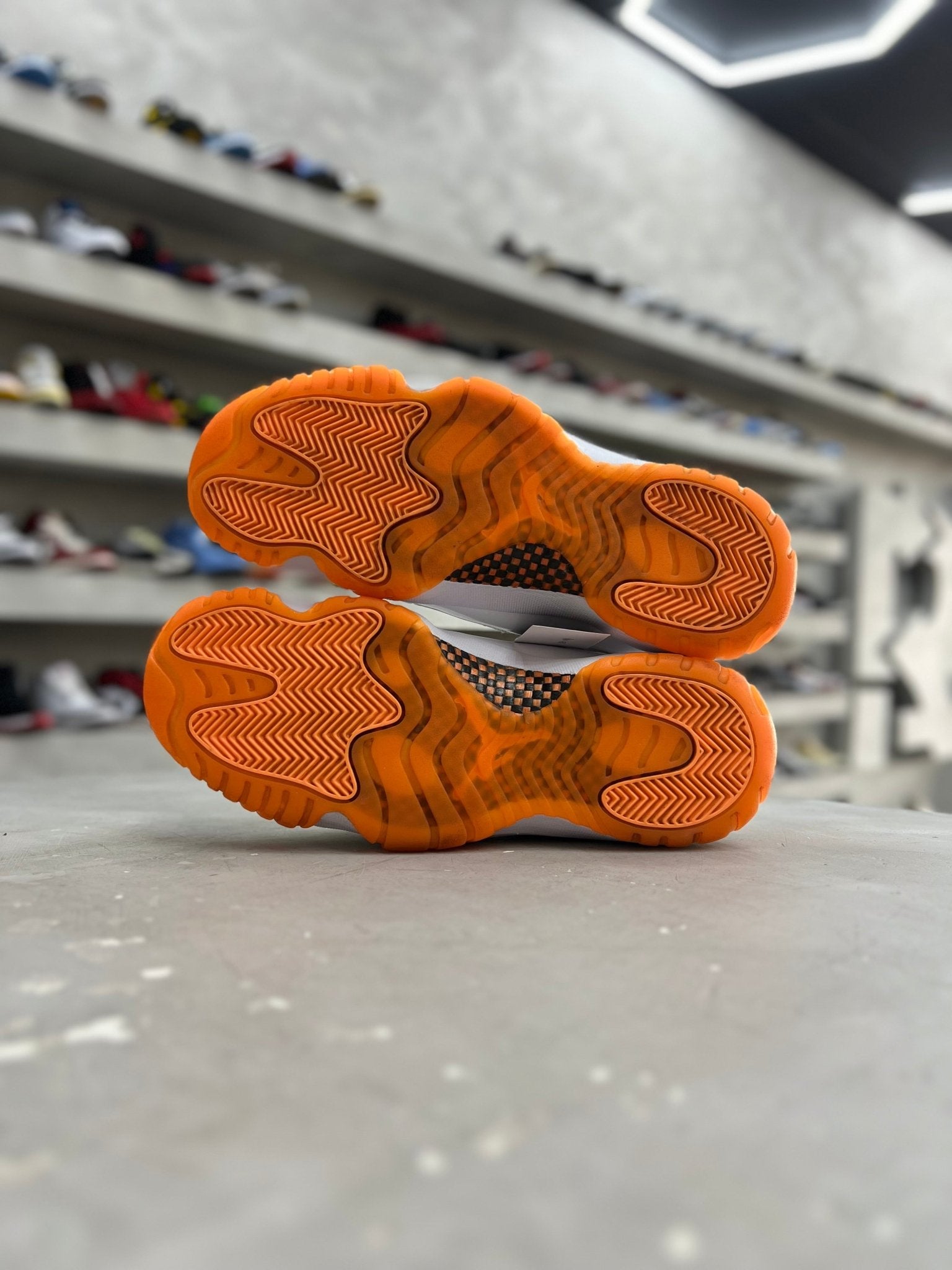 Jordan 11 Retro Low Citrus Sz w11/9.5 (PREOWNED)(NO BOX) - Restock AveJordan 11 Retro Low Citrus Sz w11/9.5 (PREOWNED)(NO BOX)Restock AveRestock Avew11/9.5menRestock Ave